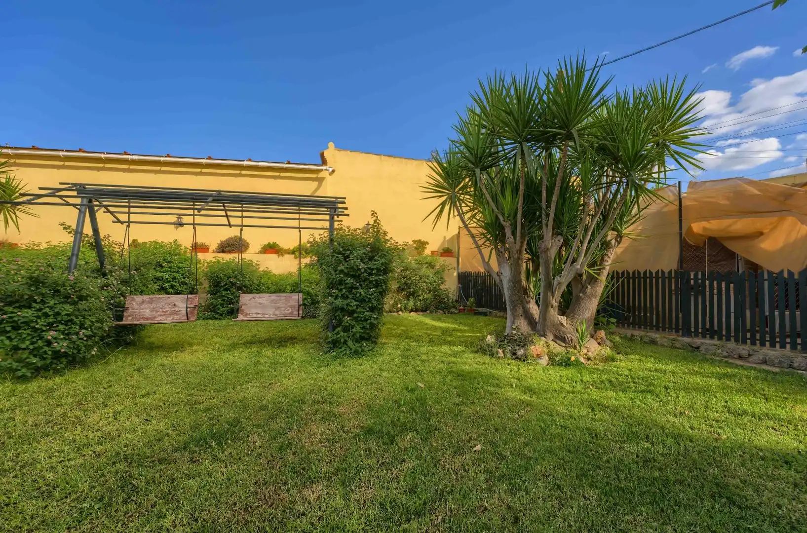 Jardín de Casa o chalet en venta en Sanlúcar la Mayor con Aire acondicionado, Calefacción y Jardín privado