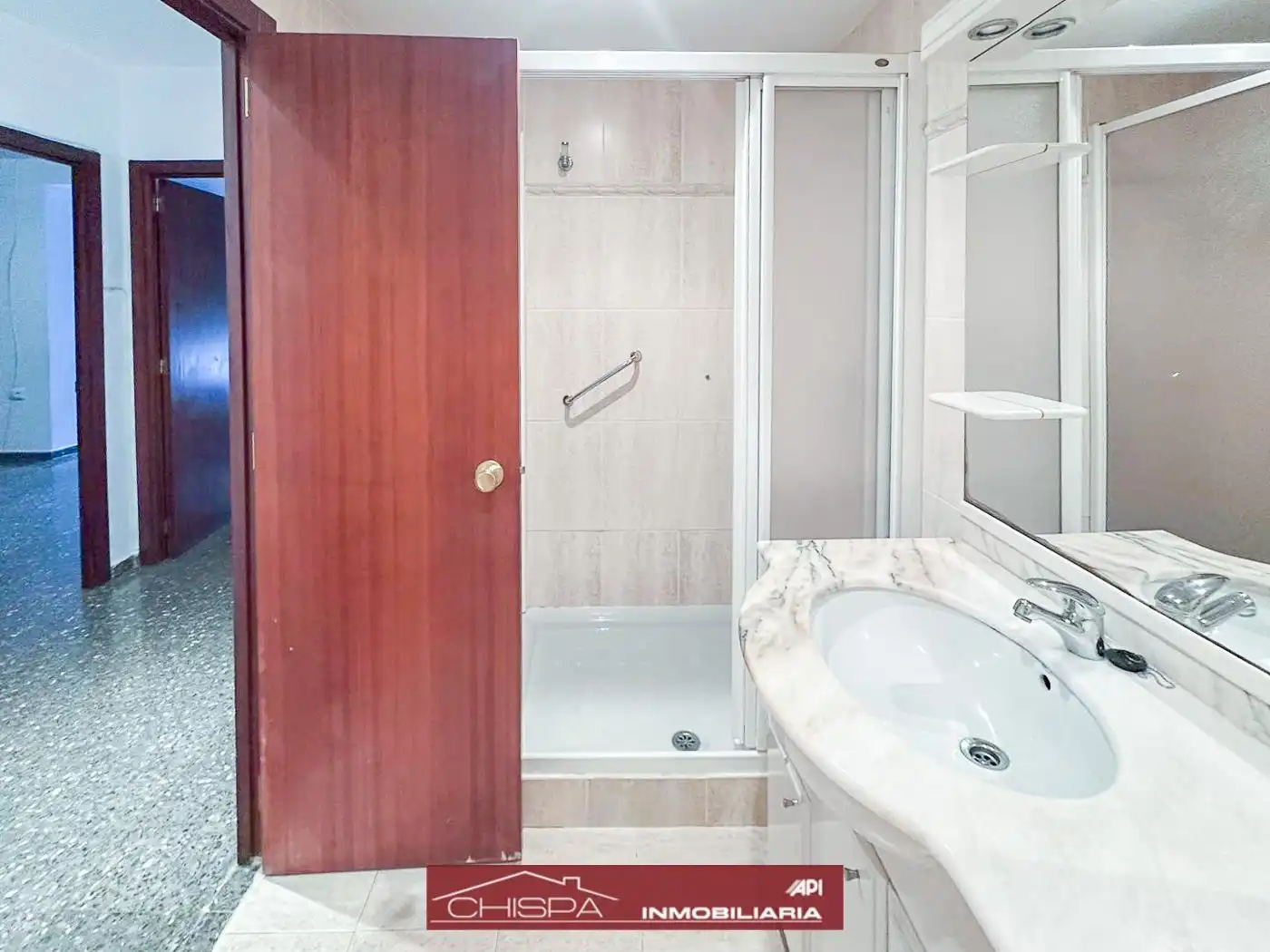 Baño de Piso en venta en Valencia con Calefacción y Balcón