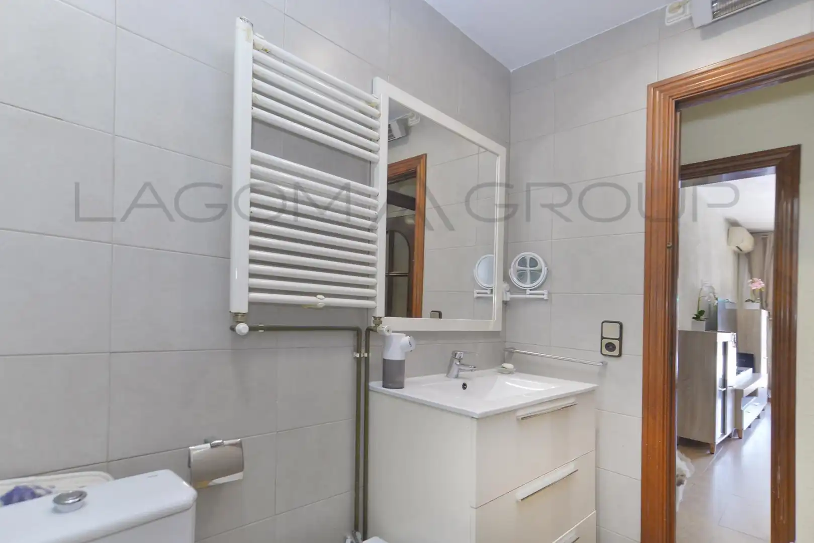 Badezimmer von Wohnung zum Verkauf in Gavà mit Klimaanlage, Heizung und Privatgarten