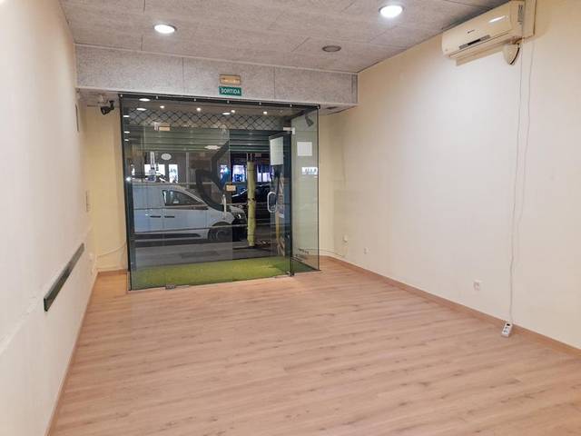 Local comercial en Alquiler en Estruch - Eixample