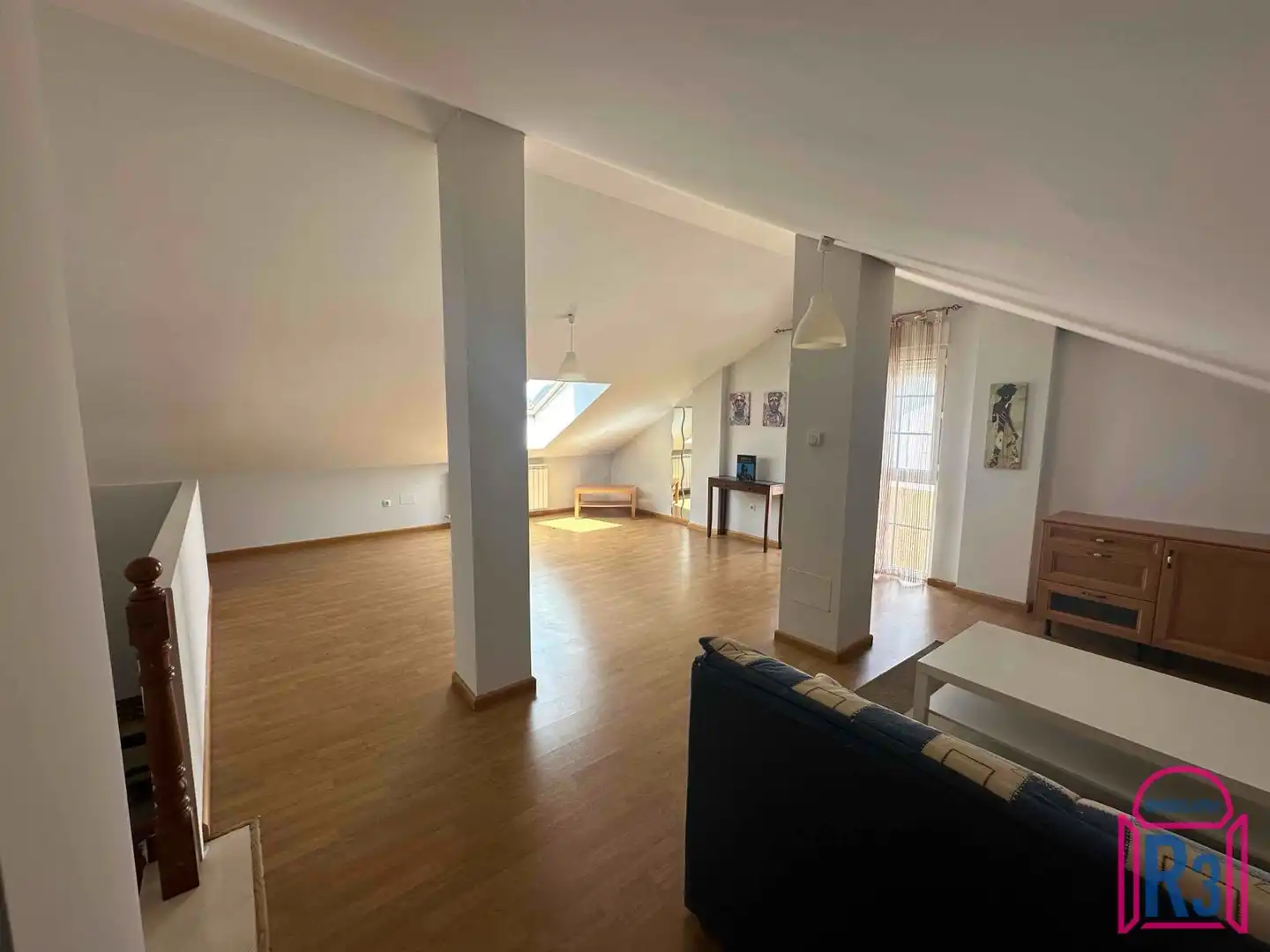 Sala de estar de Casa adosada en venta en Villaquilambre con Calefacción, Piscina y Amueblado