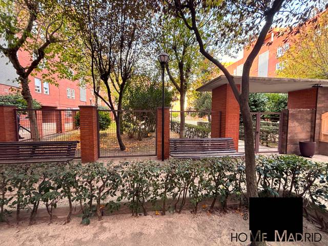 Piso en Venta en Bulevar de Indalecio Prieto en Valdebernardo - Valderribas