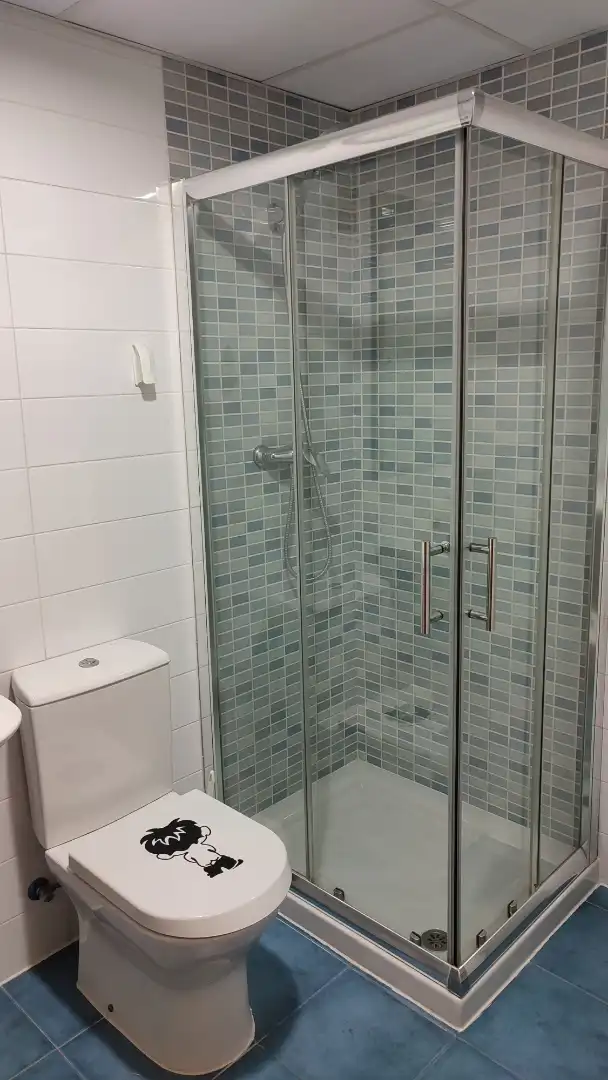 Badezimmer von Wohnung zum Verkauf in Reus mit Klimaanlage, Heizung und Terrasse