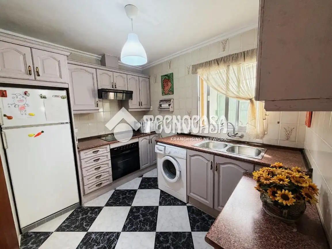 Cocina de Casa adosada en venta en Campillo de Altobuey con Calefacción, Jardín privado y Terraza