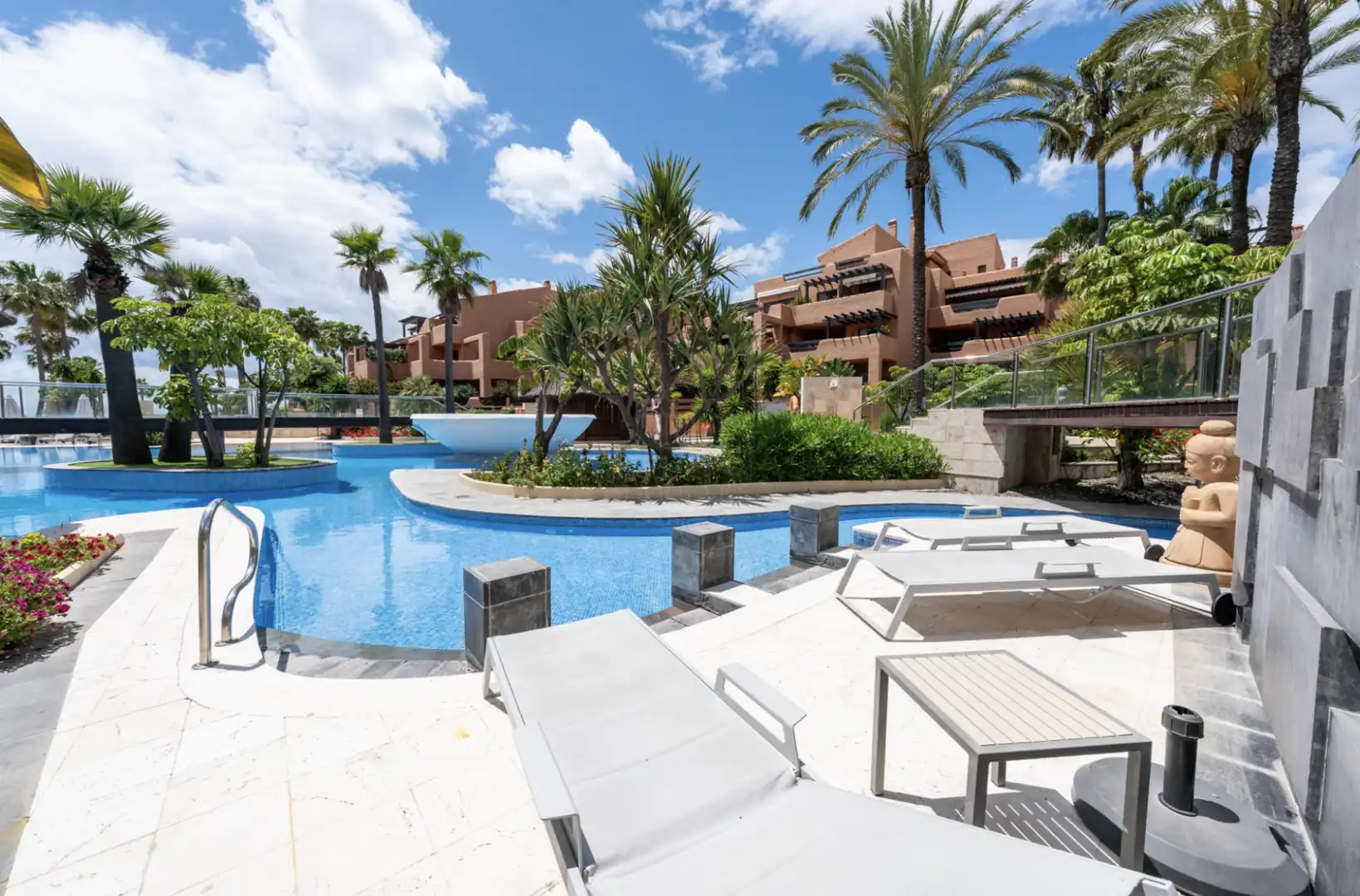 Piscina de Planta baixa en venda en Estepona amb Aire condicionat, Jardí privat i Terrassa