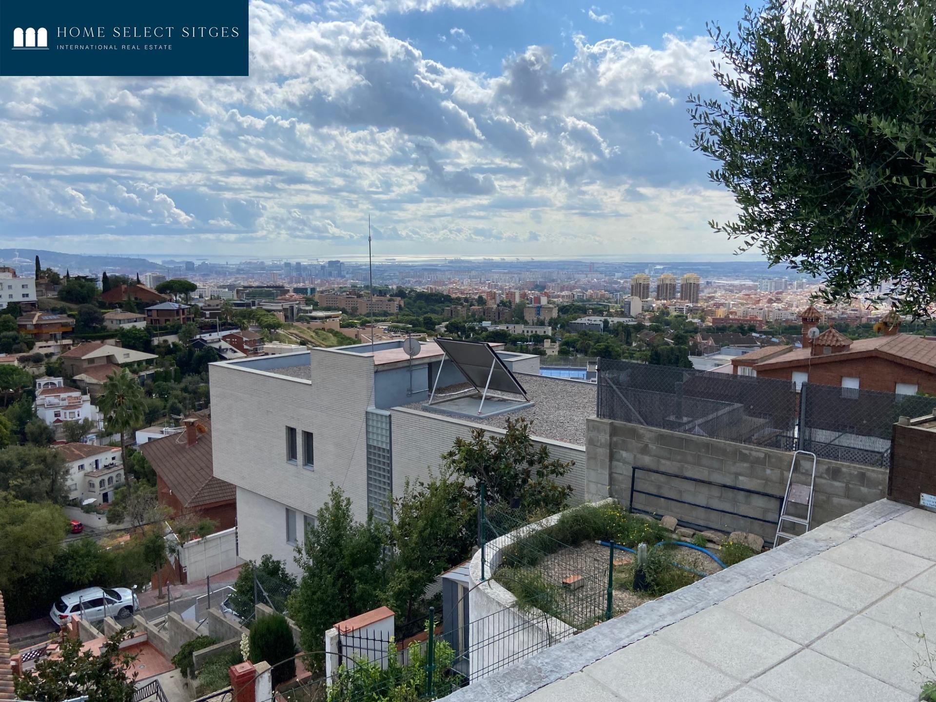 Vista exterior de Casa o xalet en venda en Esplugues de Llobregat amb Calefacció, Jardí privat i Terrassa