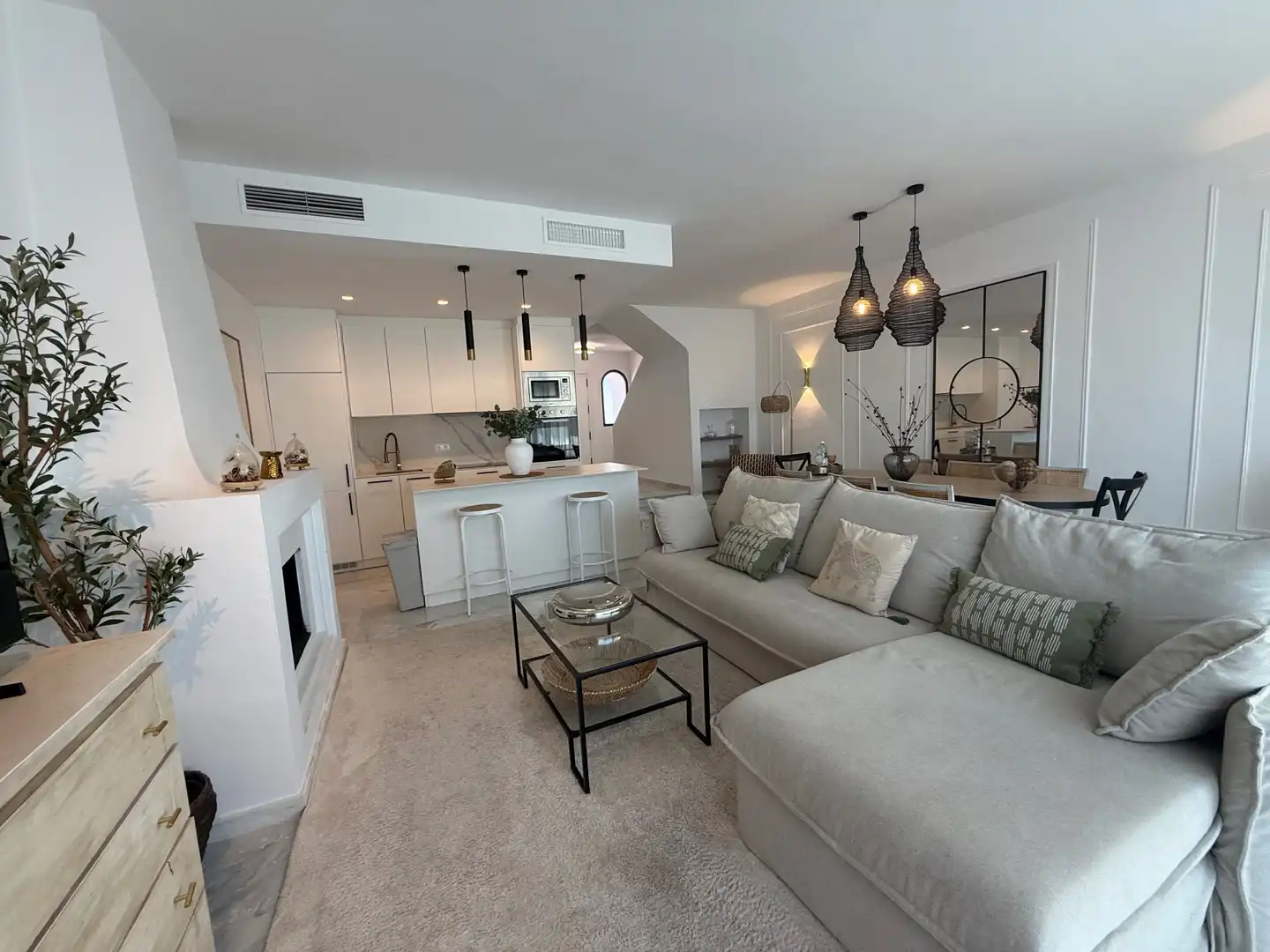 Sala de estar de Casa adosada de alquiler en Estepona con Calefacción, Jardín privado y Alarma