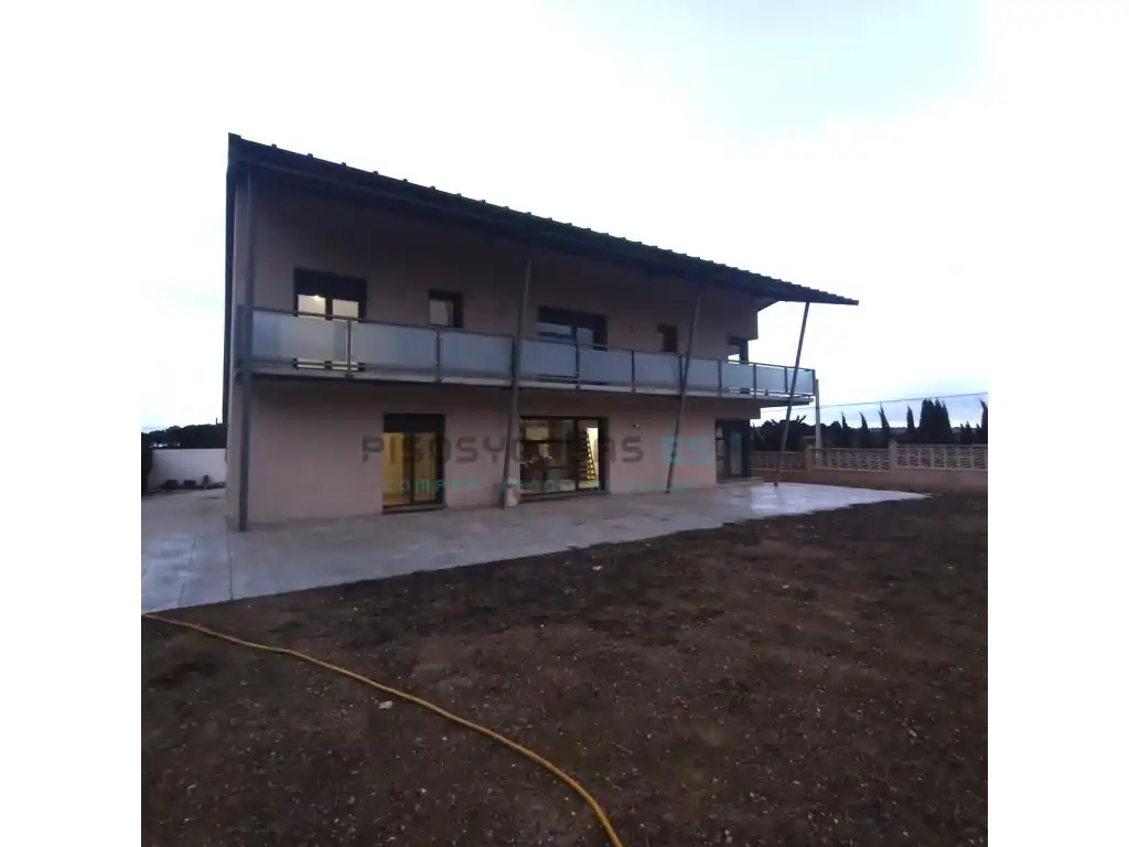Vista exterior de Casa o xalet en venda en La Muela amb Jardí privat i Terrassa