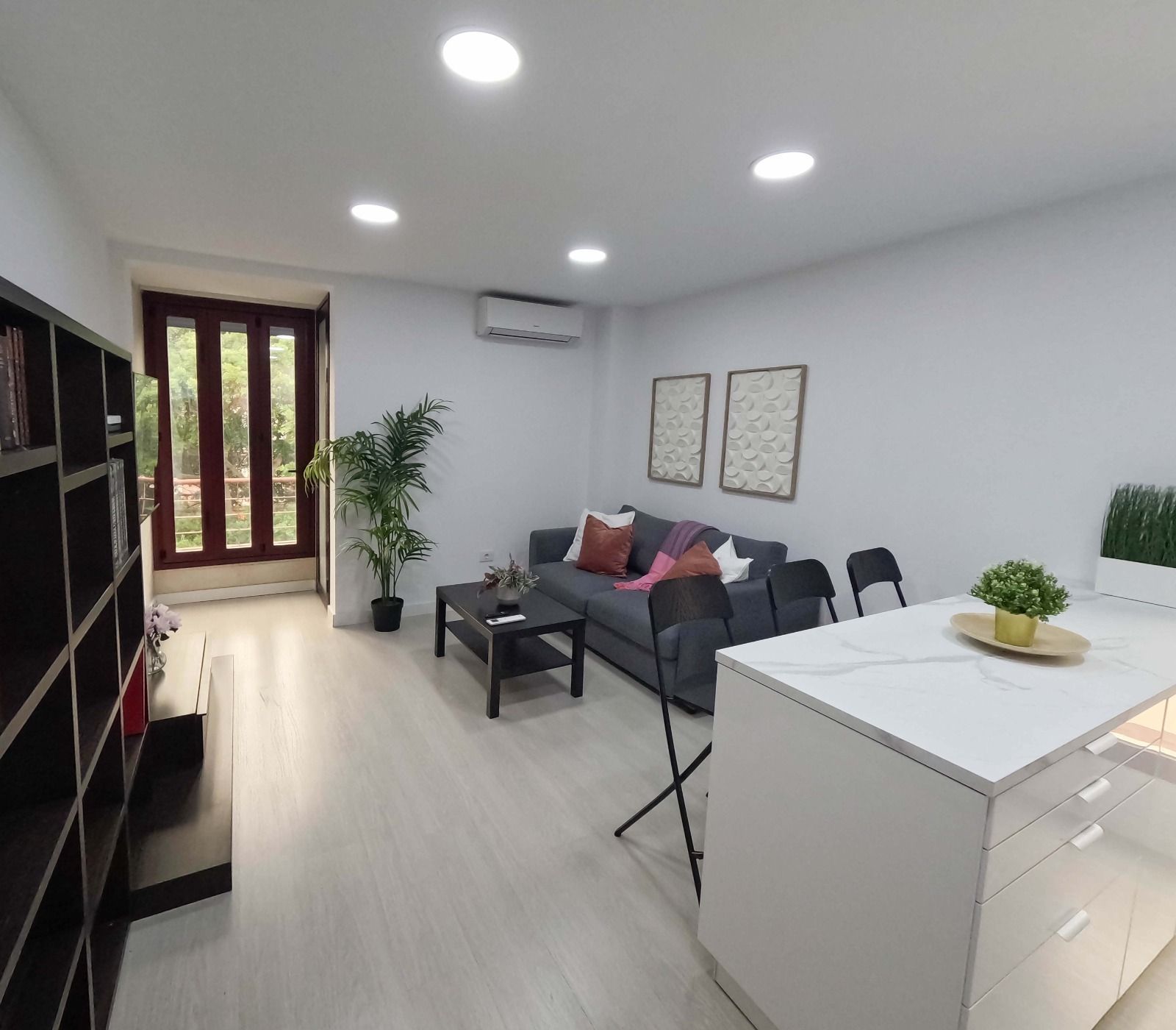 Living room of Flat for sale in  Santa Cruz de Tenerife Capital  with Air Conditioner, Storage room and Furnished