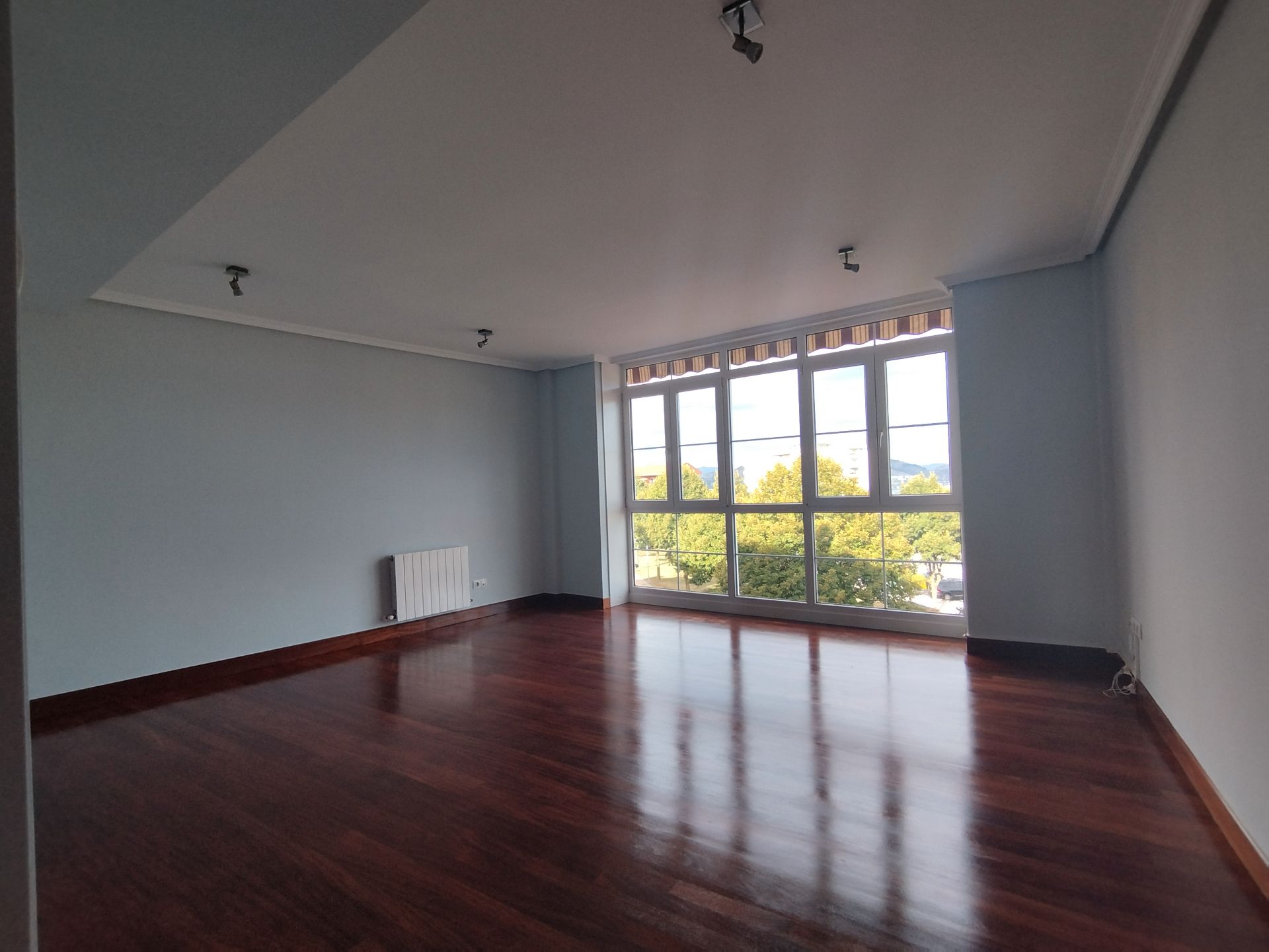 Sala d'estar de Pis de lloguer en Leioa amb Calefacció, Parquet i Traster