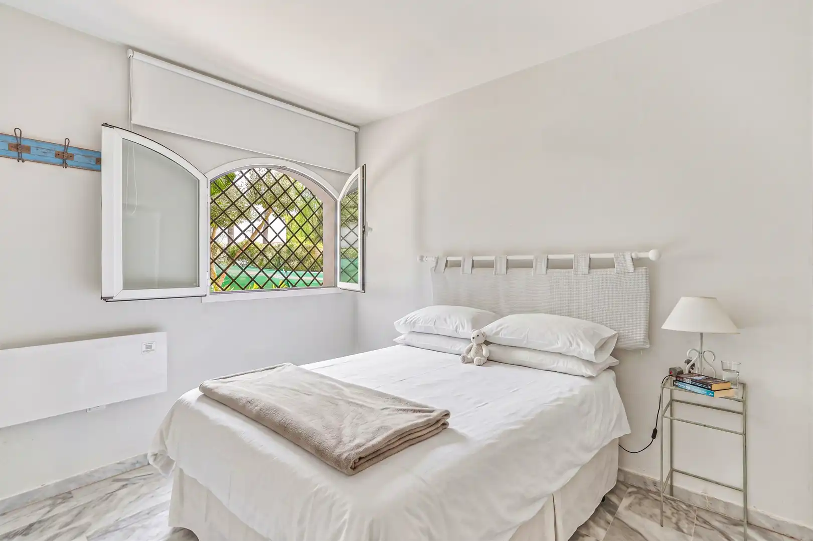 Dormitori de Planta baixa en venda en Marbella amb Aire condicionat, Terrassa i Traster