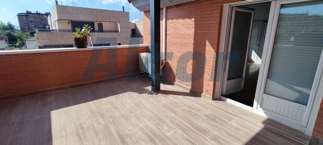 Casa adosada en Alquiler en ALVARO CUNQUEIRO en Peñagrande