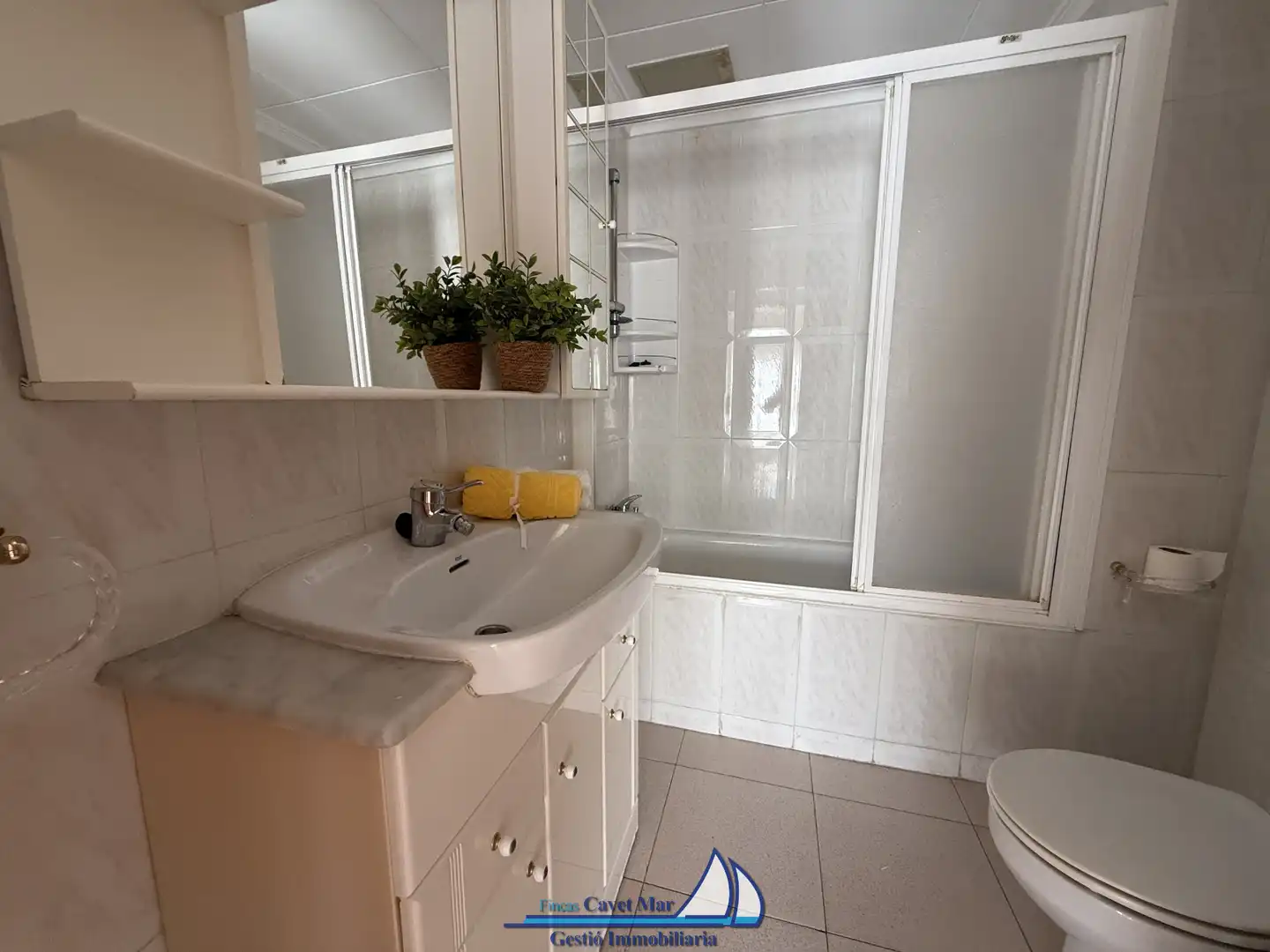 Baño de Piso en venta en Vinyols i els Arcs con Terraza, Amueblado y Horno