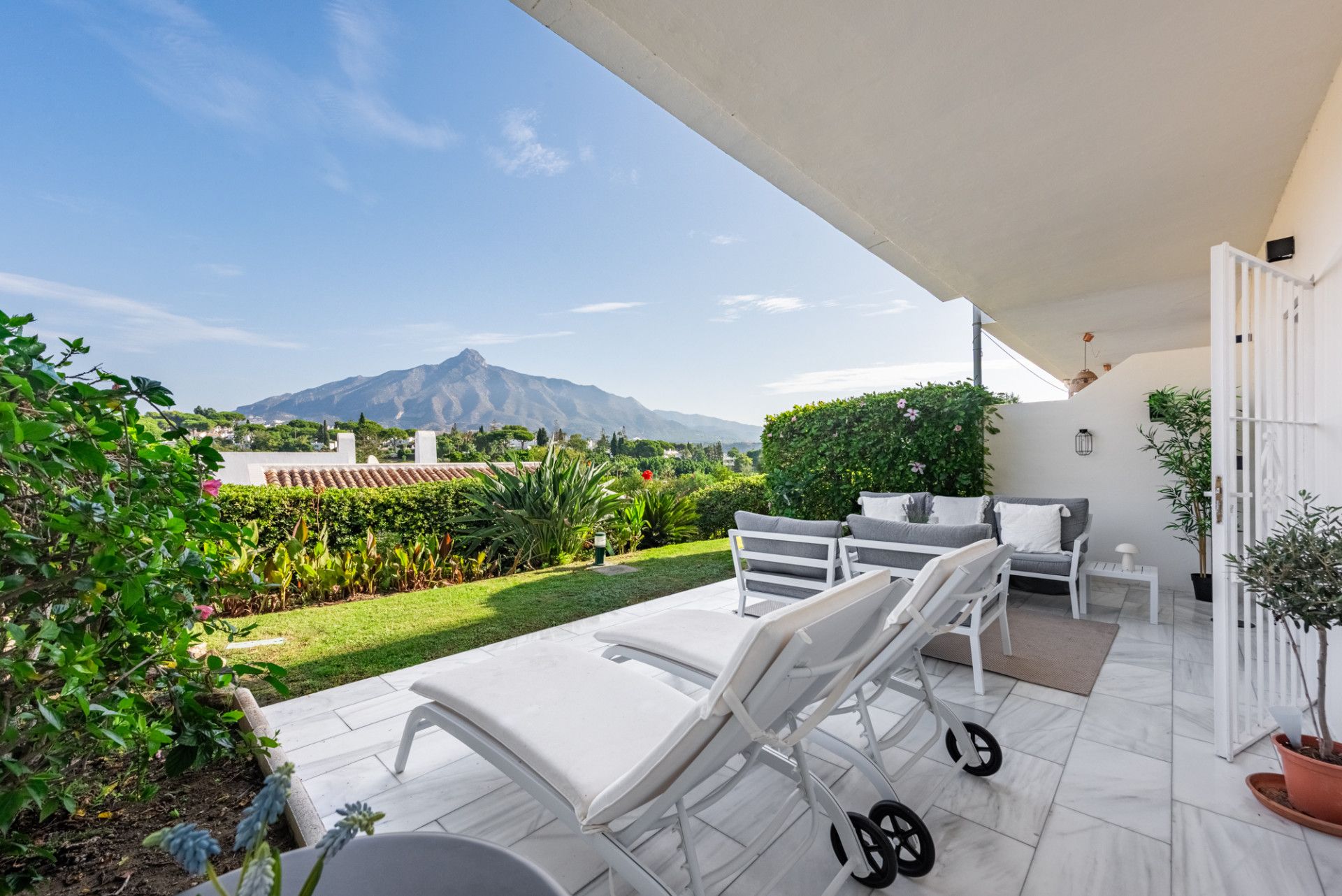 Jardí de Planta baixa en venda en Marbella amb Aire condicionat, Calefacció i Terrassa