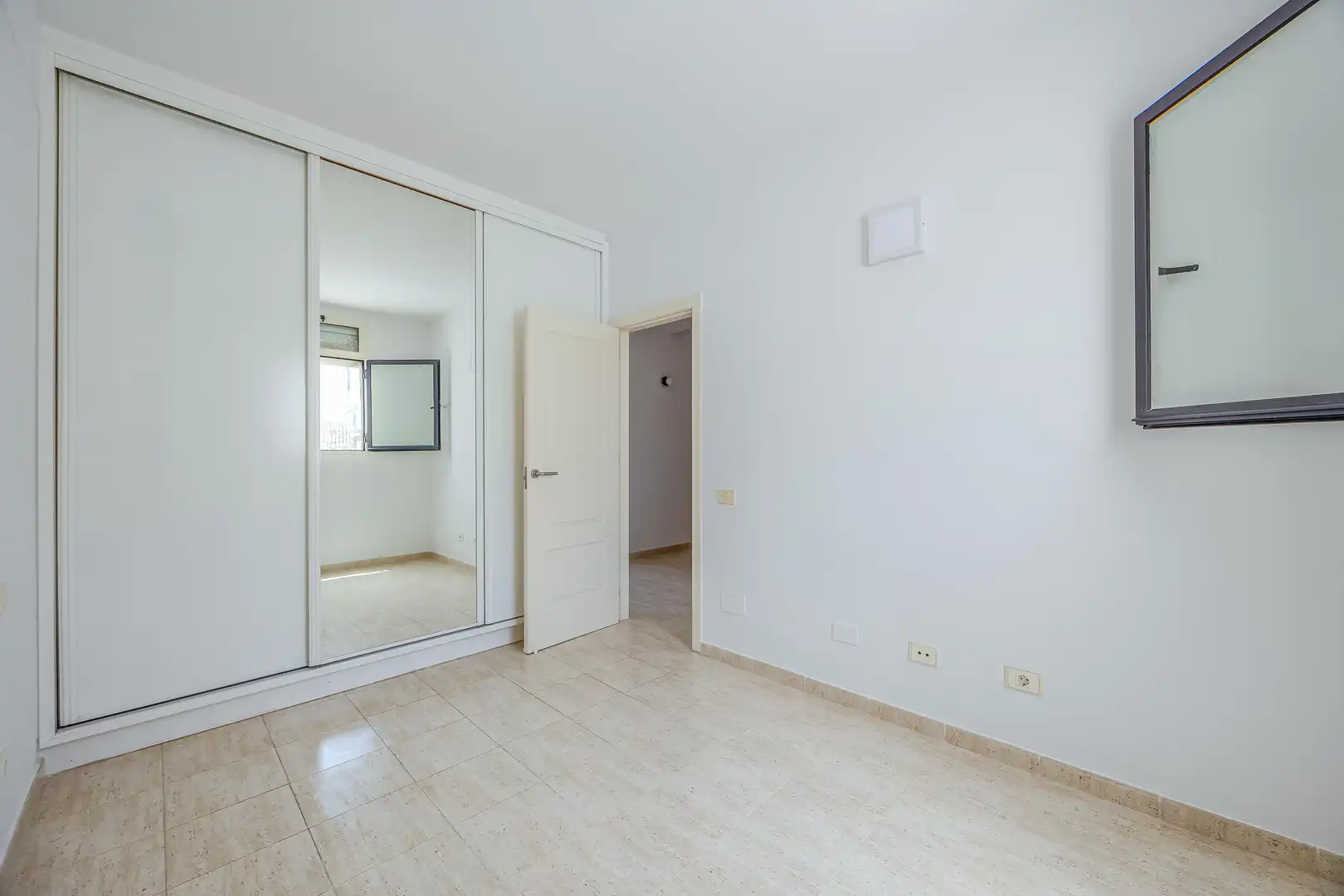 Dormitori de Pis en venda en San Bartolomé de Tirajana amb Aire condicionat, Terrassa i Balcó