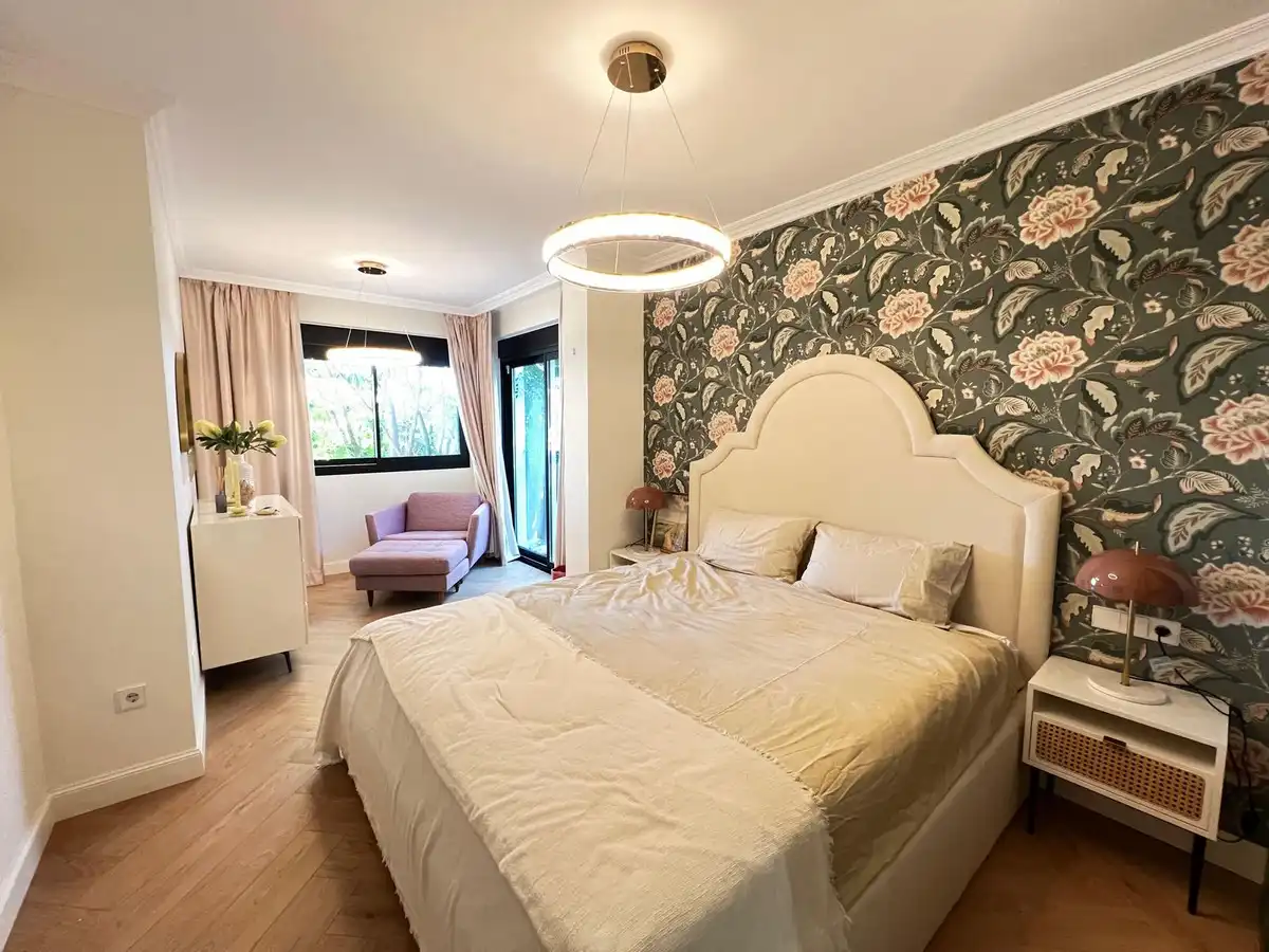 Dormitori de Apartament de lloguer en Marbella amb Aire condicionat, Calefacció i Moblat