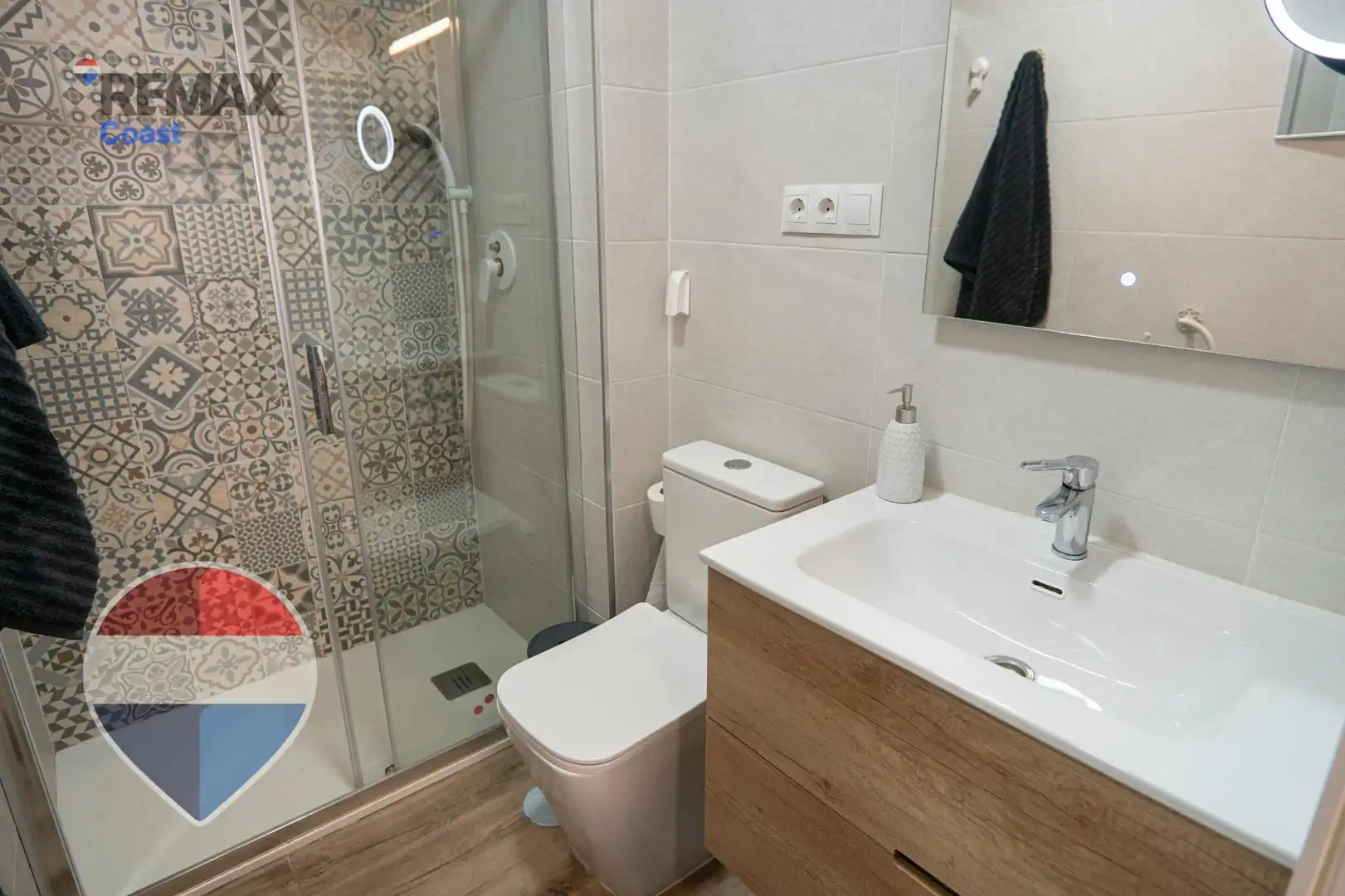Baño de Piso en venta en Málaga con Aire acondicionado, Calefacción y Jardín privado