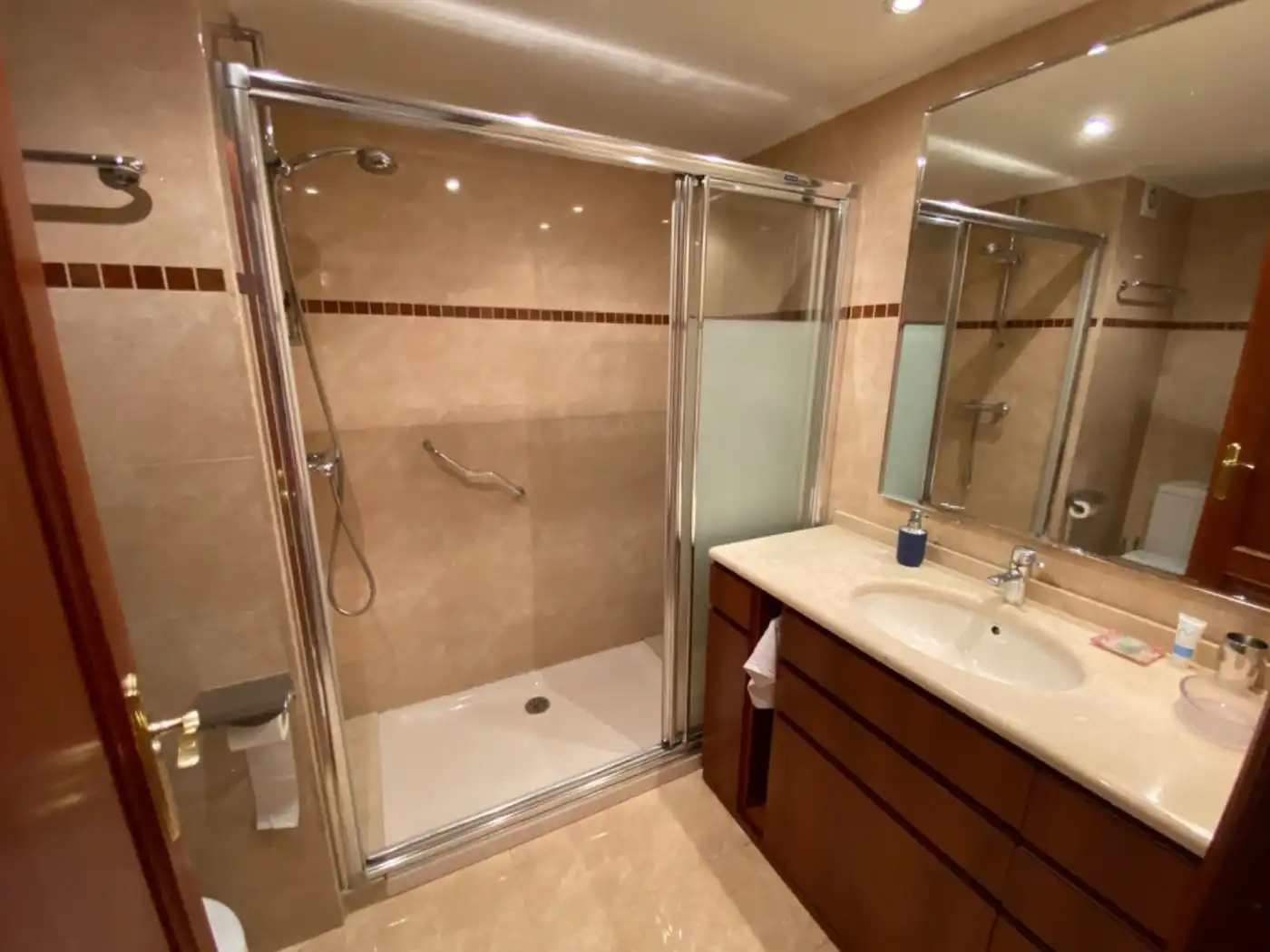 Bathroom of Flat for rent in Santiago de Compostela   with Heating and Furnished