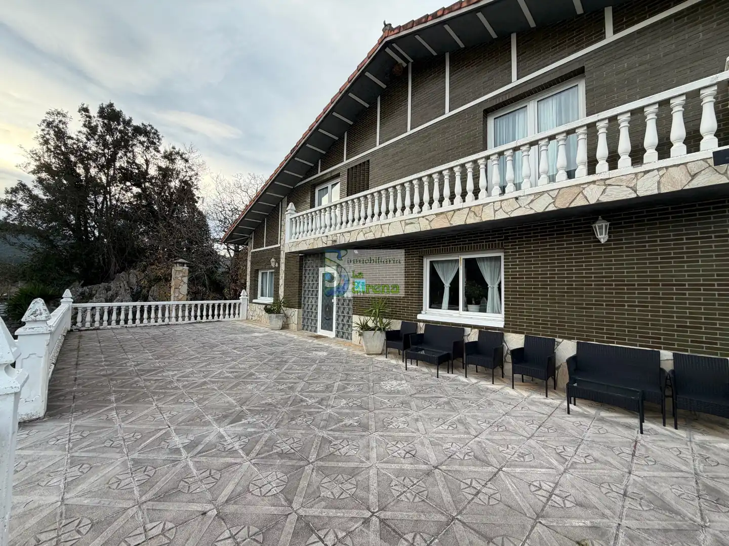 Vista exterior de Casa o chalet en venta en Castro-Urdiales con Calefacción, Jardín privado y Terraza