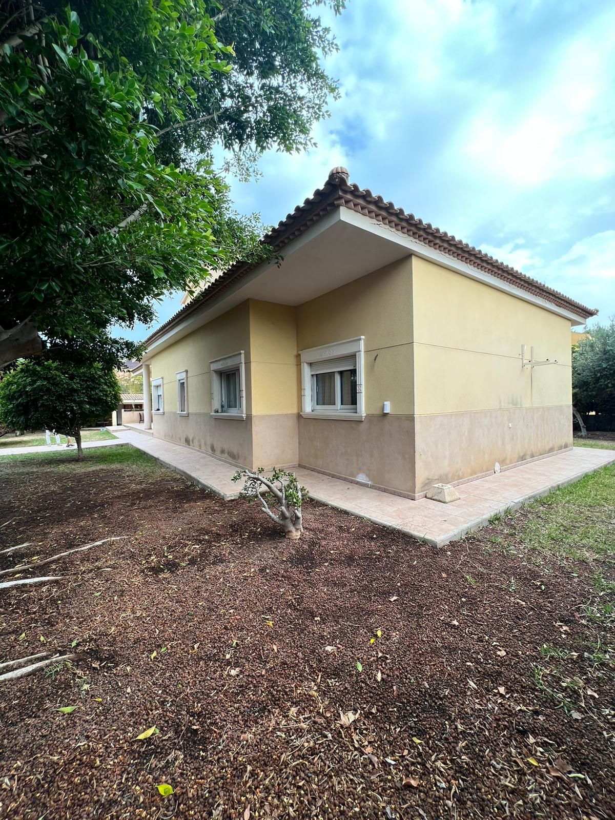 Vista exterior de Casa o xalet en venda en Alicante / Alacant amb Aire condicionat, Calefacció i Jardí privat
