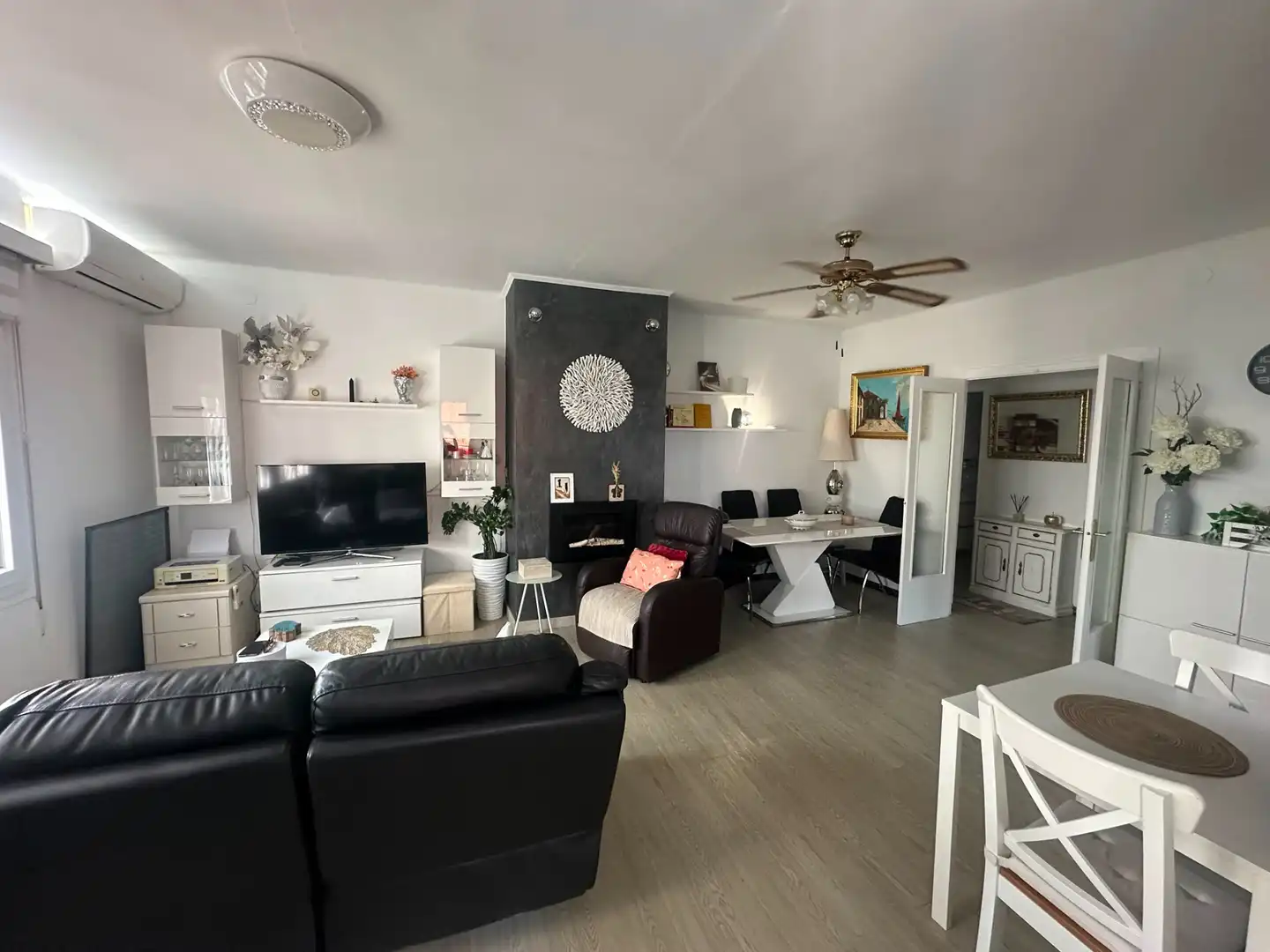 Sala d'estar de Casa o xalet en venda en Mont-roig del Camp amb Aire condicionat, Jardí privat i Terrassa