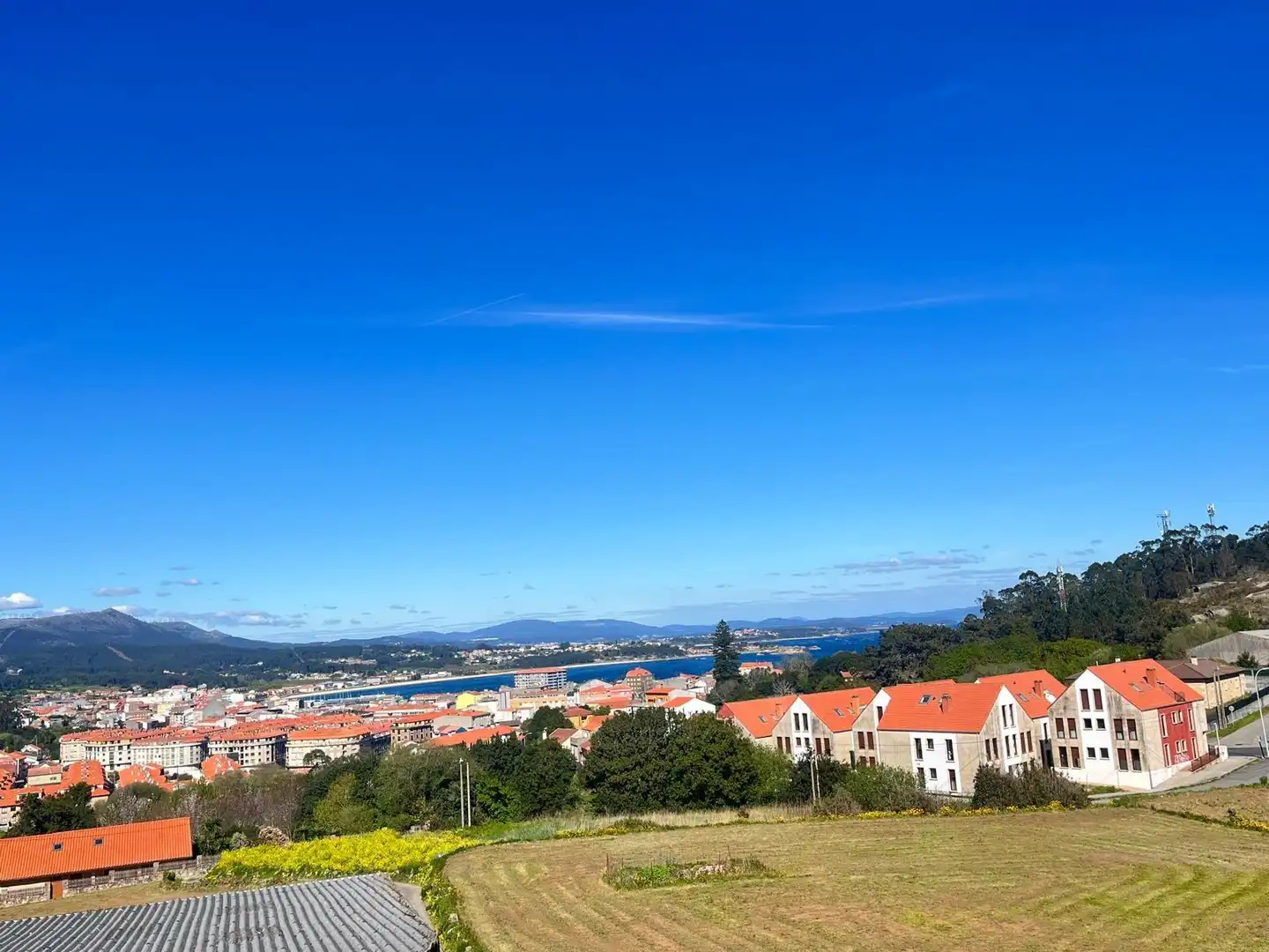 Vista exterior de Piso en venta en Ribeira con Trastero