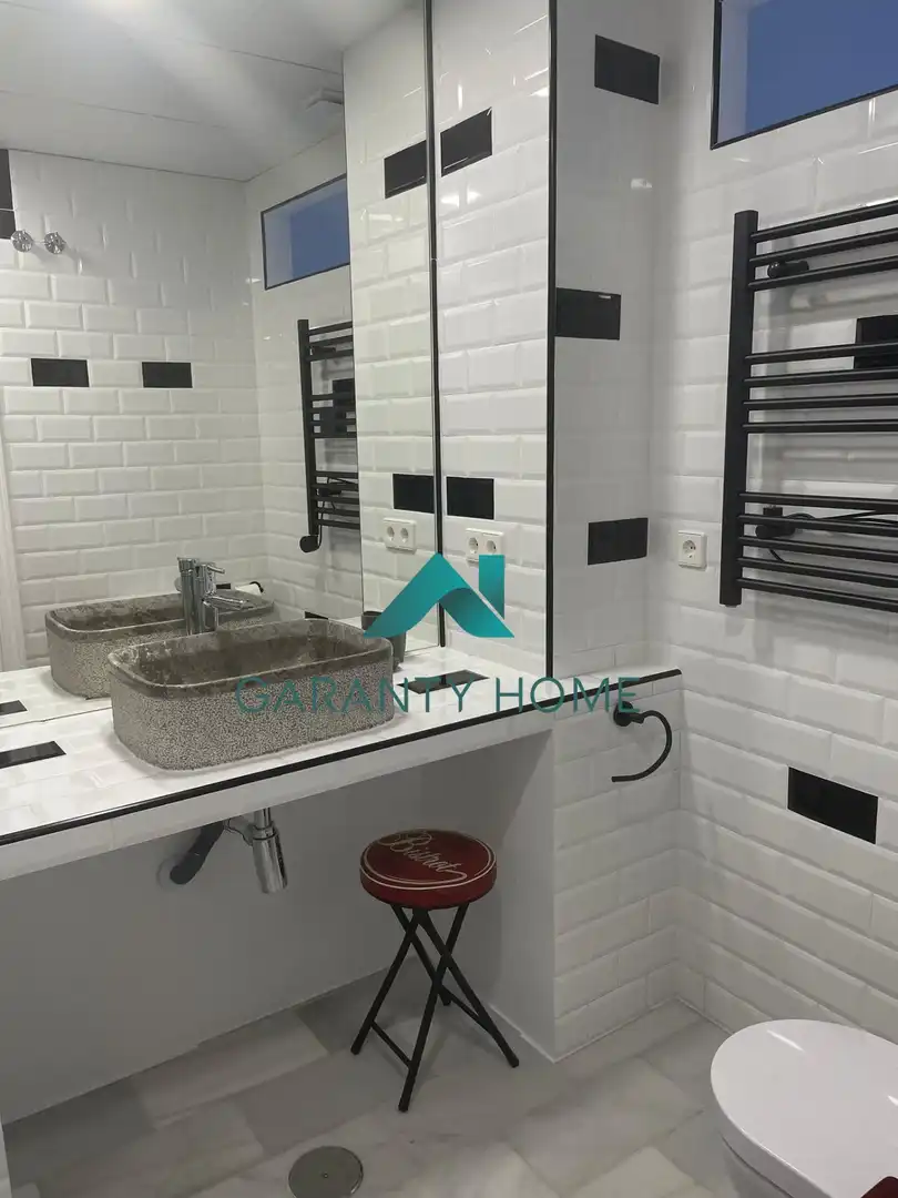 Bathroom of Flat for rent in Estepona  with Private garden, Terrace and Community pool