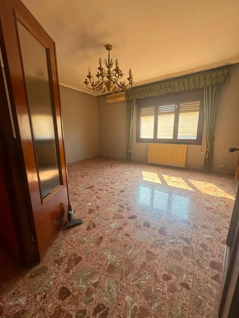 Sala de estar de Finca rústica en venta en Luceni con Aire acondicionado, Calefacción y Jardín privado