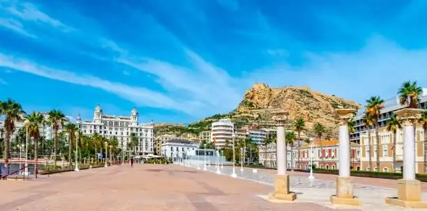 Außenansicht von Wohnung zur Miete in Alicante / Alacant mit Klimaanlage, Terrasse und Möbliert