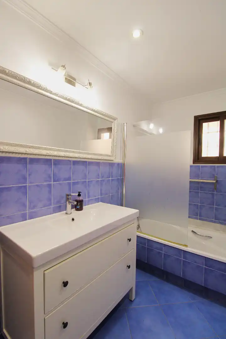 Badezimmer von Wohnungen zur Miete in Málaga mit Klimaanlage, Heizung und Möbliert