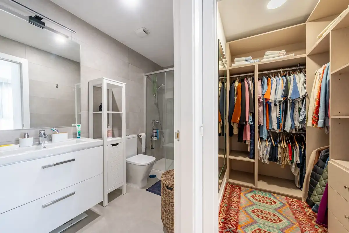 Bany de Apartament en venda en Málaga amb Aire condicionat, Terrassa i Moblat