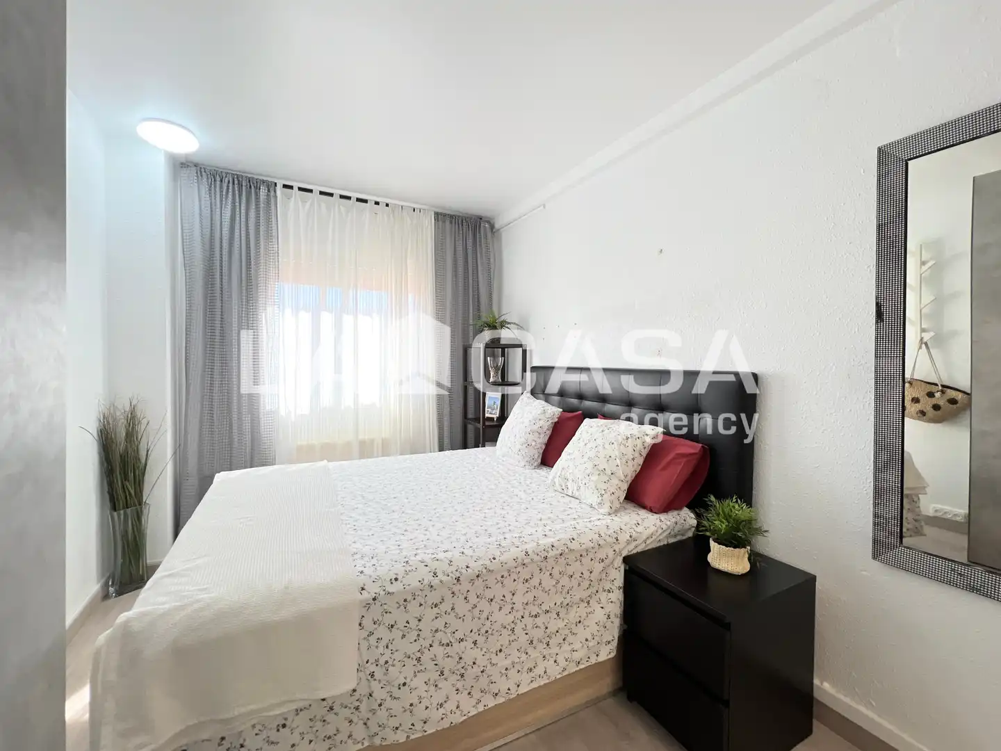 Bedroom of Flat for sale in Badalona