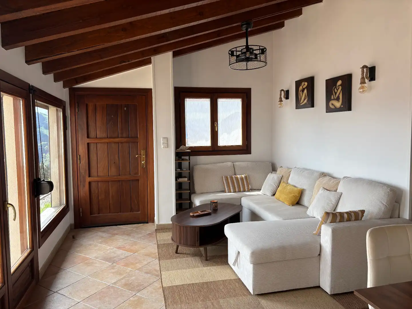 Sala d'estar de Casa o xalet en venda en Mutriku amb Jardí privat, Piscina i Moblat