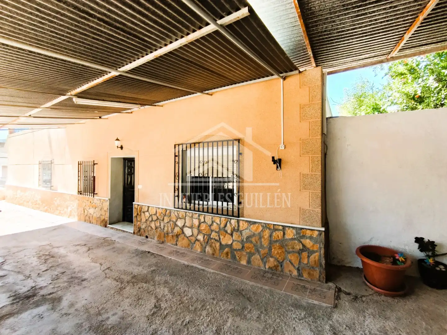 Vista exterior de Casa o xalet en venda en Berja amb Aire condicionat, Jardí privat i Terrassa