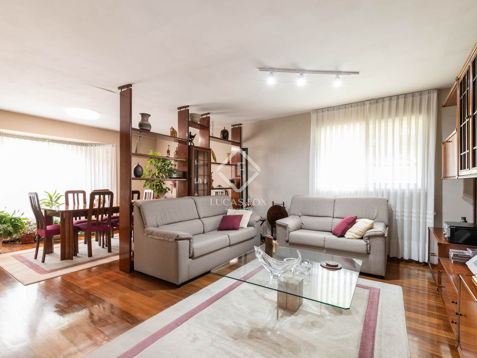 Sala de estar de Casa o chalet en venta en Sant Cugat del Vallès con Aire acondicionado, Calefacción y Jardín privado