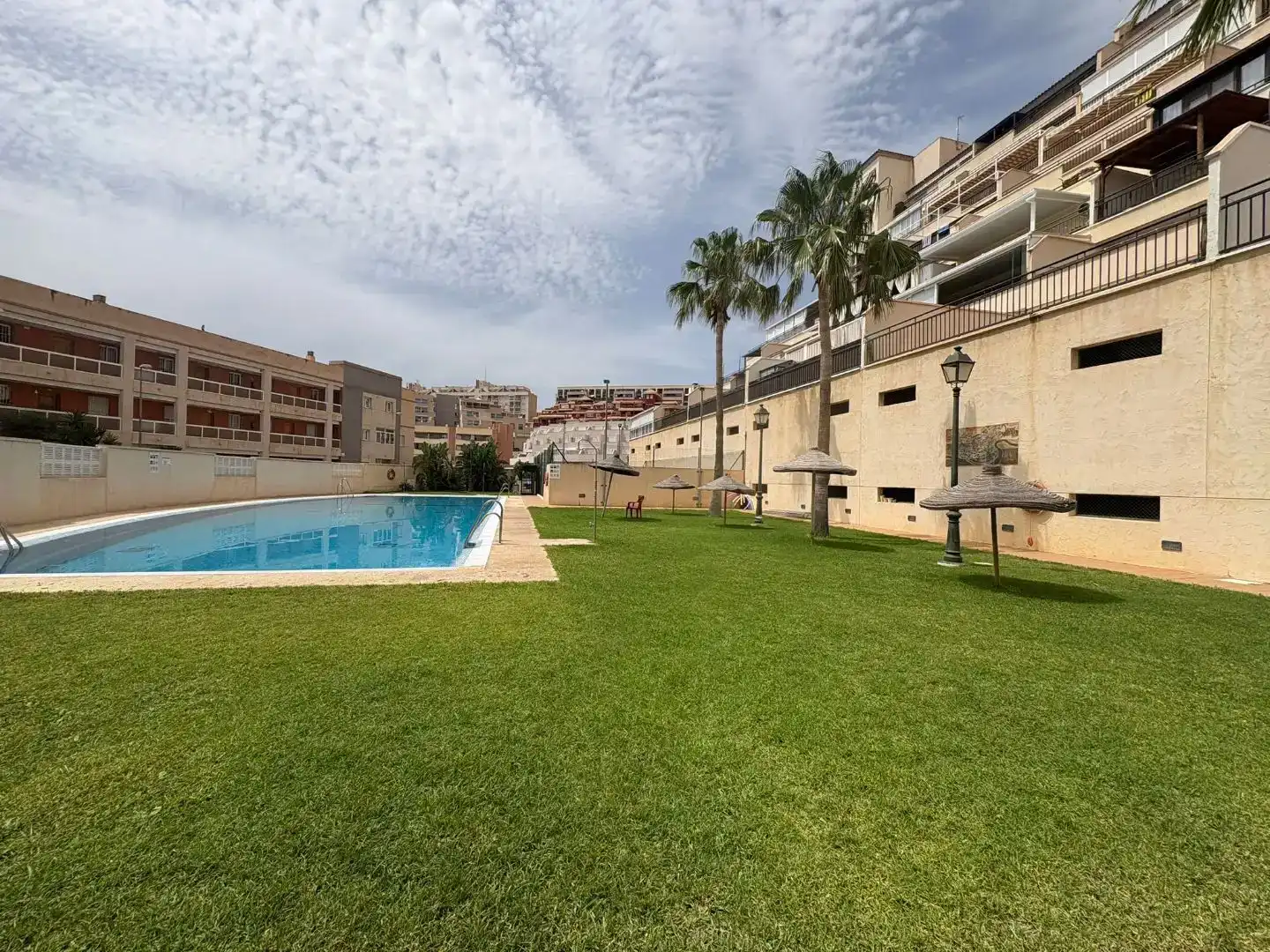 Piscina de Pis en venda en Roquetas de Mar amb Piscina