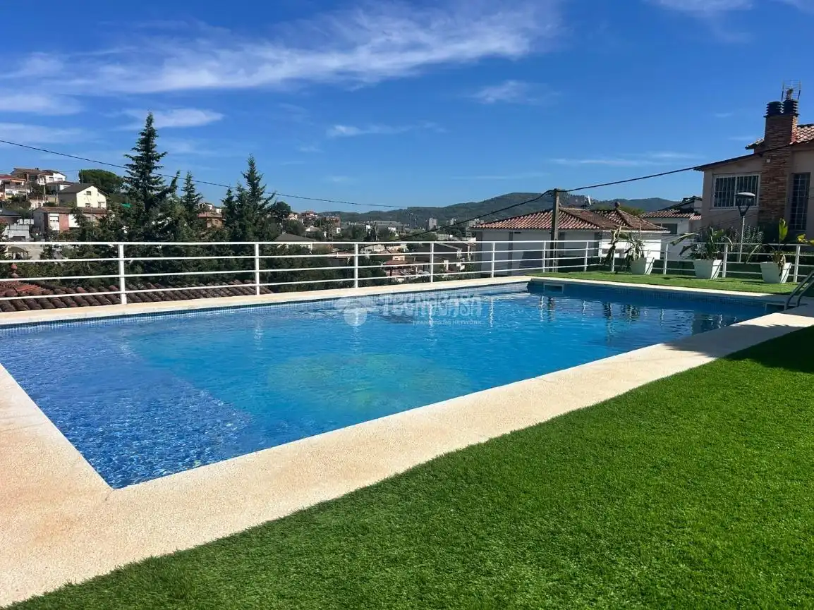Casa amb terrassa en venda a Sant Vicenç Dels Horts, imagen 2