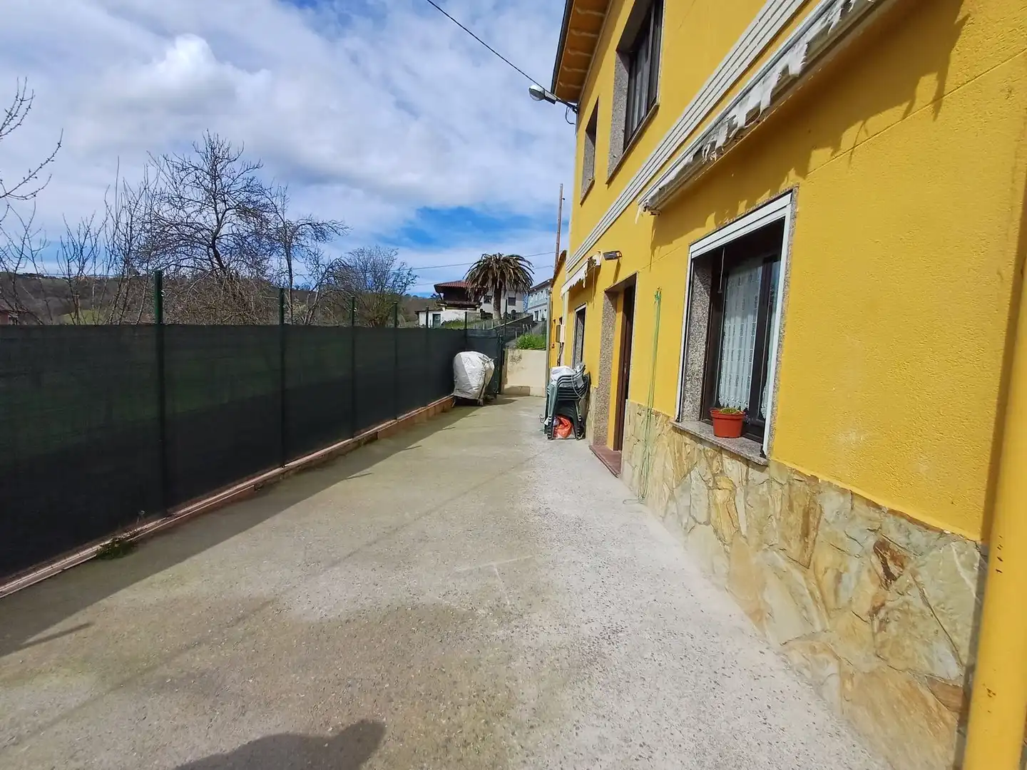 Vista exterior de Casa o xalet en venda en Siero amb Calefacció, Traster i Piscina