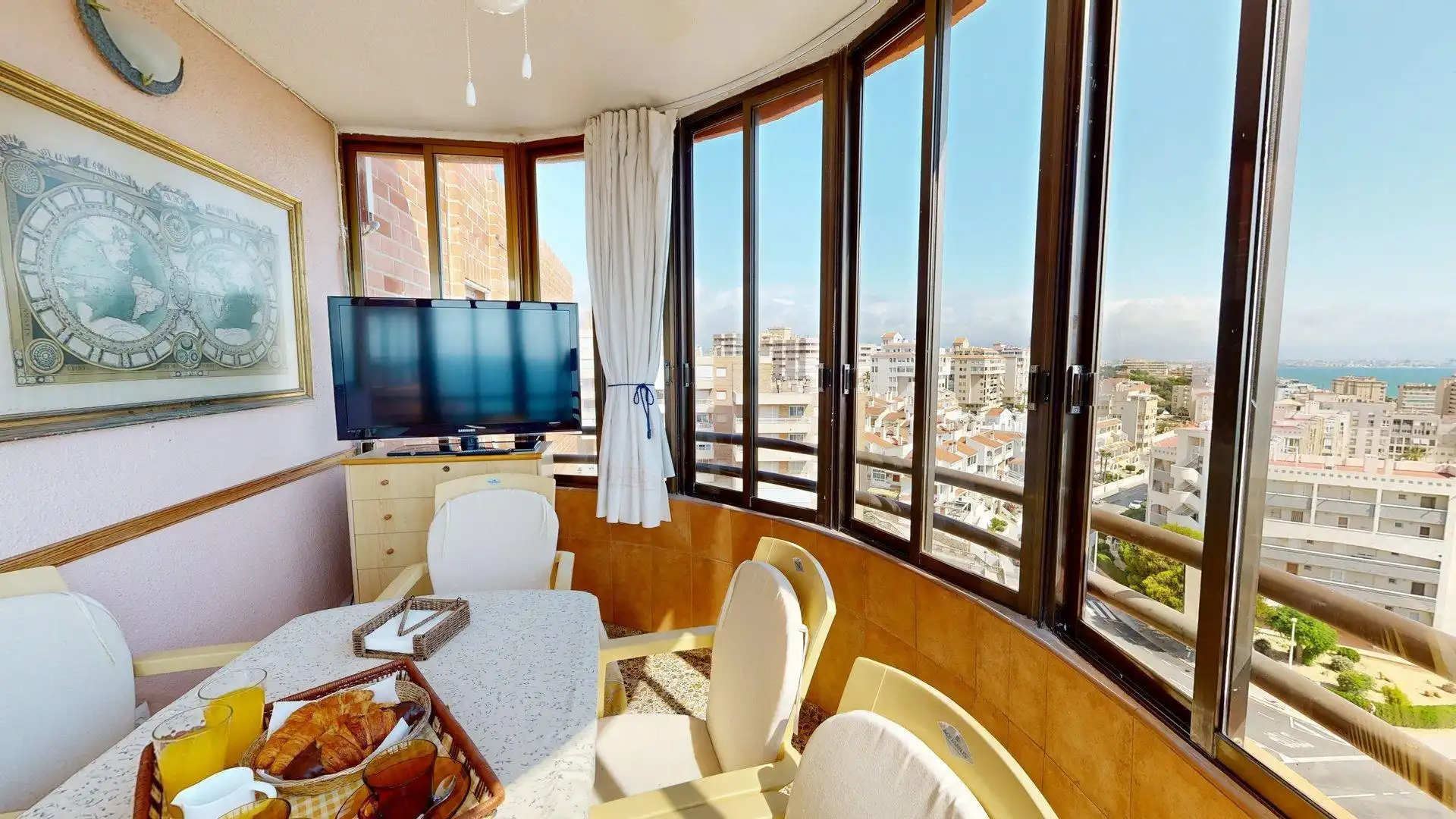 Sala d'estar de Apartament de lloguer en Elche / Elx amb Aire condicionat, Calefacció i Jardí privat
