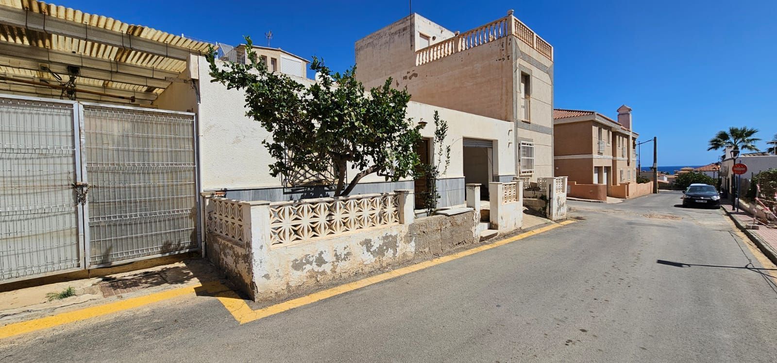 Vista exterior de Casa adosada en venda en Garrucha amb Jardí privat