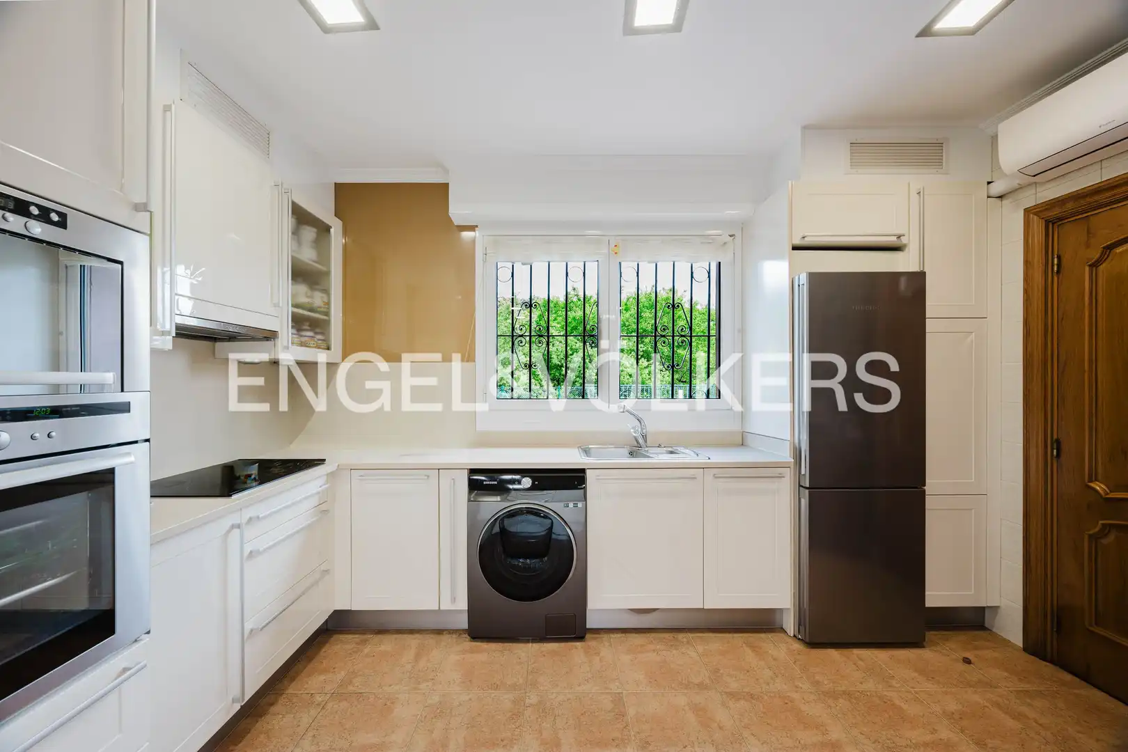 Kitchen of Houses for sale in Donostia - San Sebastián   with Air Conditioner, Heating and Private garden