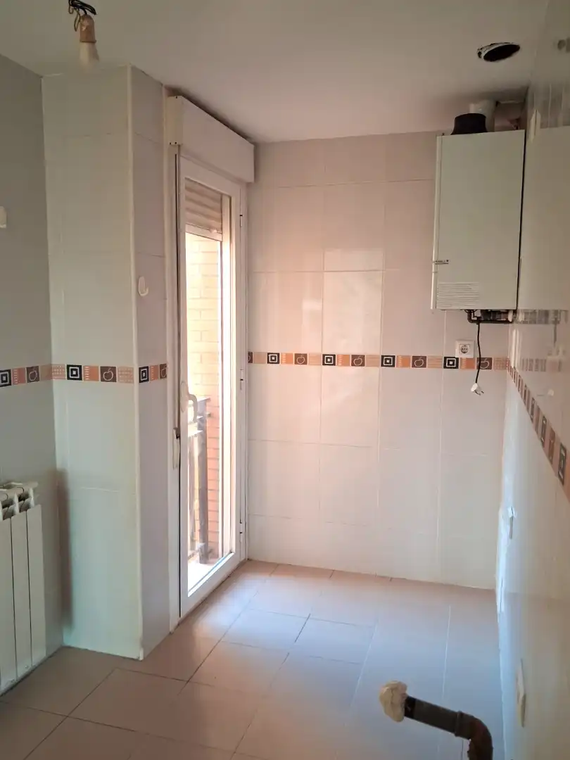 Bathroom of Flat for sale in Fuentes de Ebro  with Air Conditioner, Heating and Parquet flooring