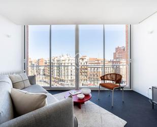 Sala d'estar de Pis en venda en  Madrid Capital amb Aire condicionat i Moblat