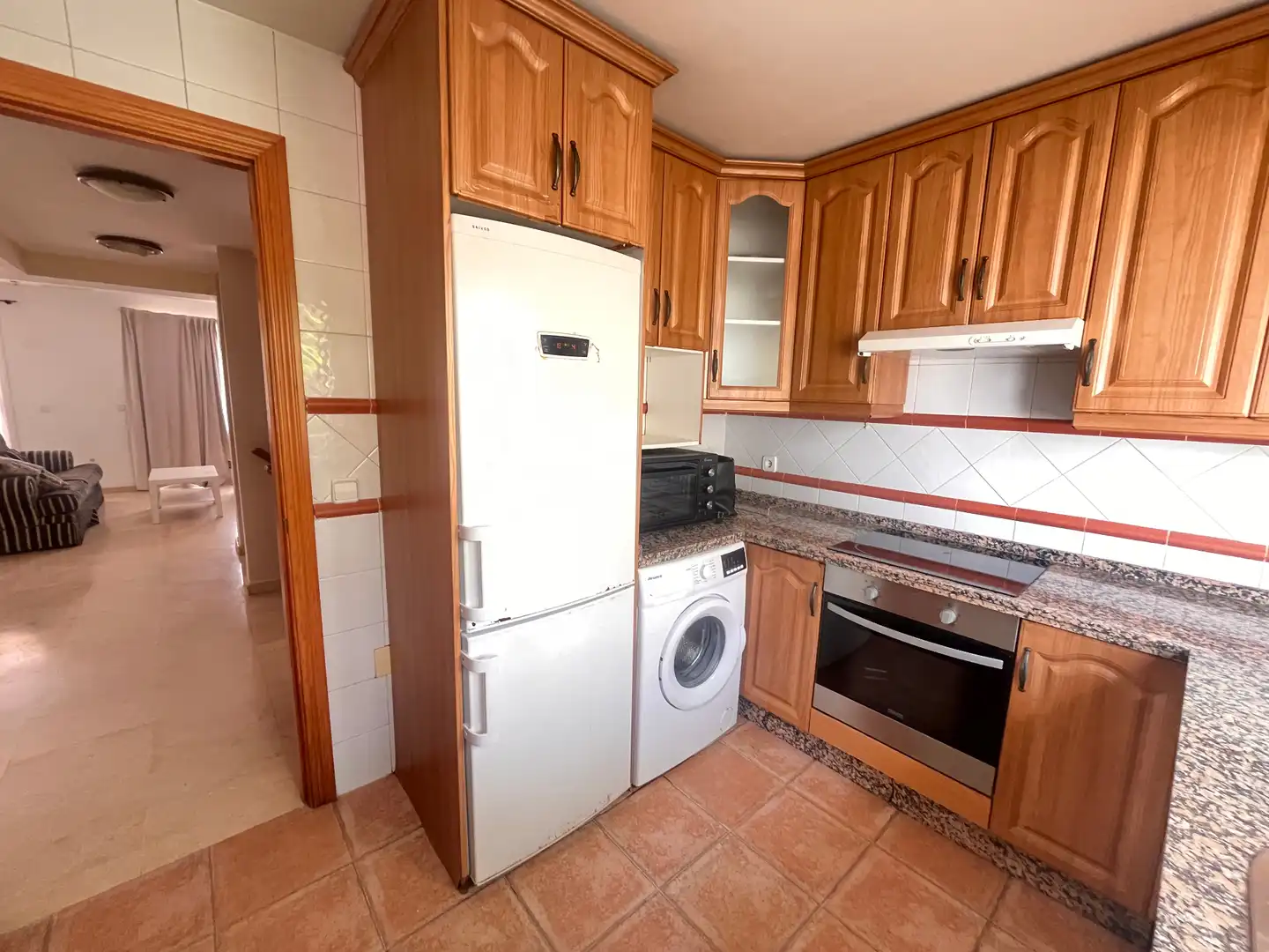 Cuina de Casa adosada en venda en Marbella amb Jardí privat, Terrassa i Moblat