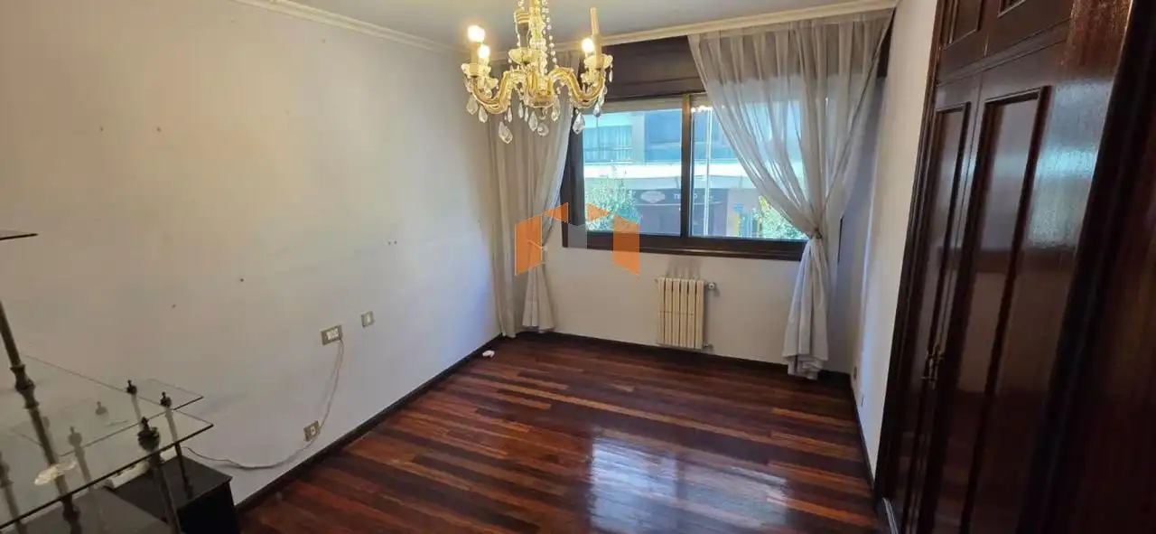 Piso en venta en Vigo  con Calefacción, Parquet y Terraza