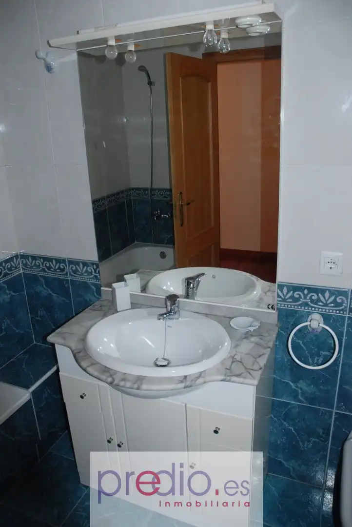 Baño de Piso en venta en Lugo con Calefacción, Parquet y Trastero