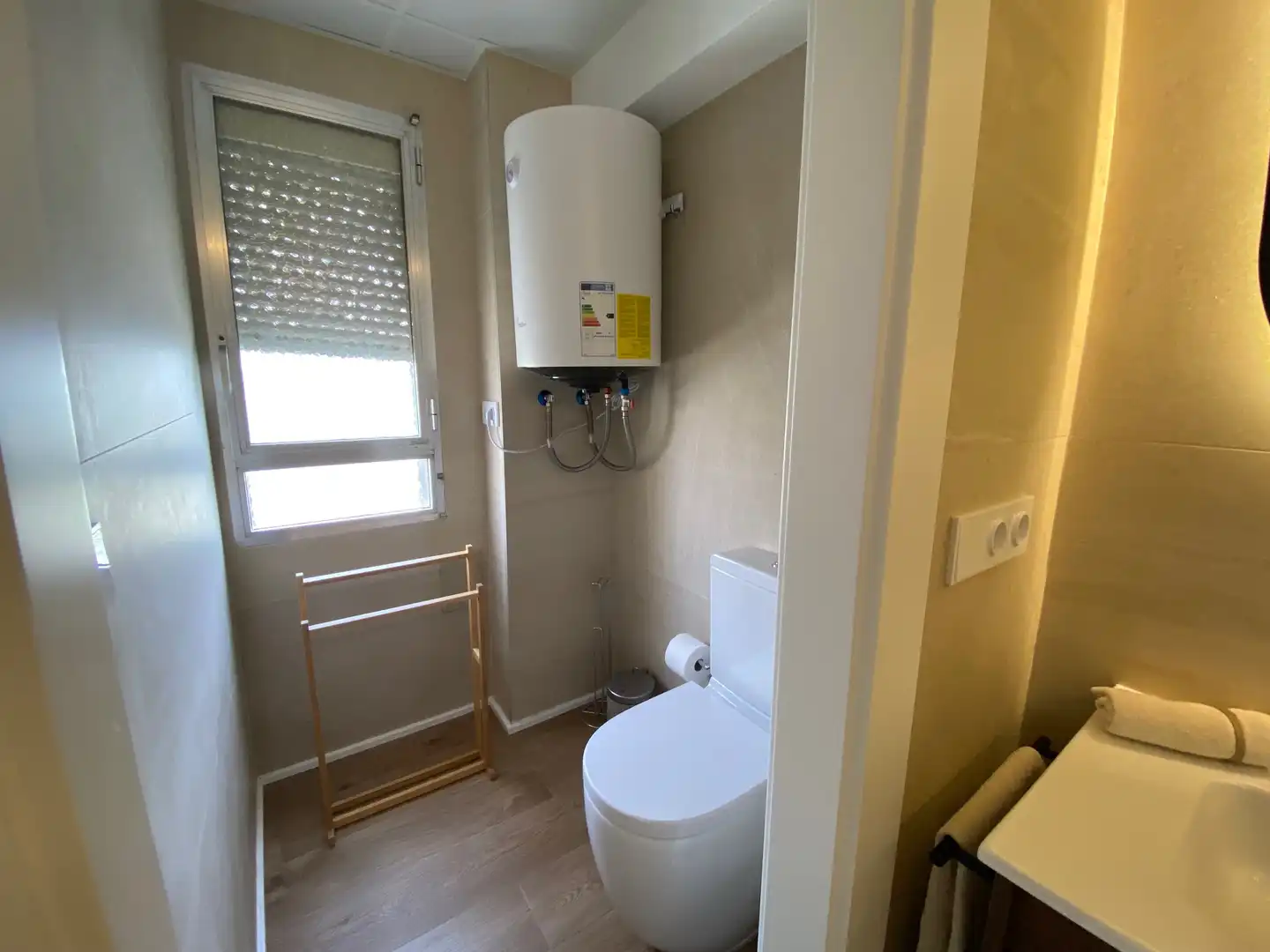 Baño de Piso de alquiler en Alicante / Alacant con Aire acondicionado, Calefacción y Jardín privado