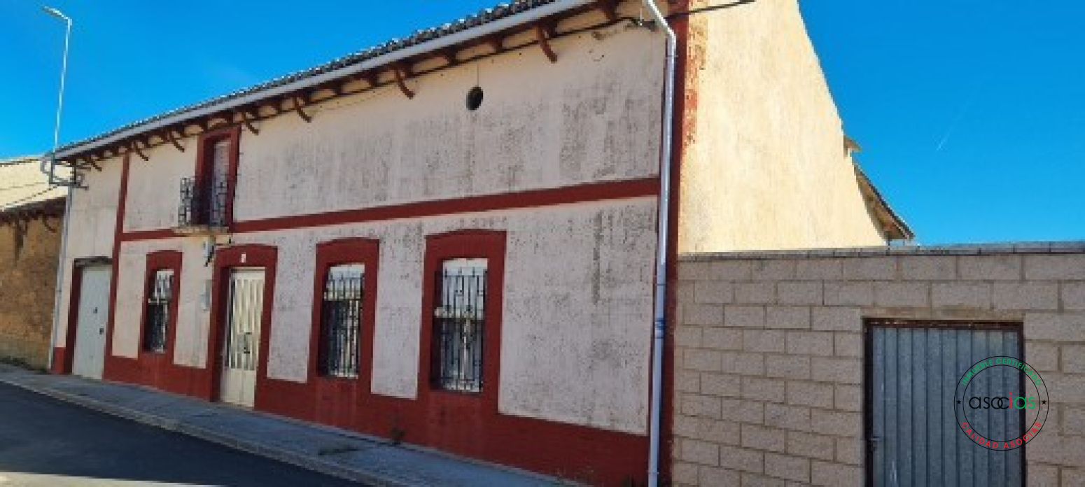Vista exterior de Casa o xalet en venda en Izagre amb Calefacció
