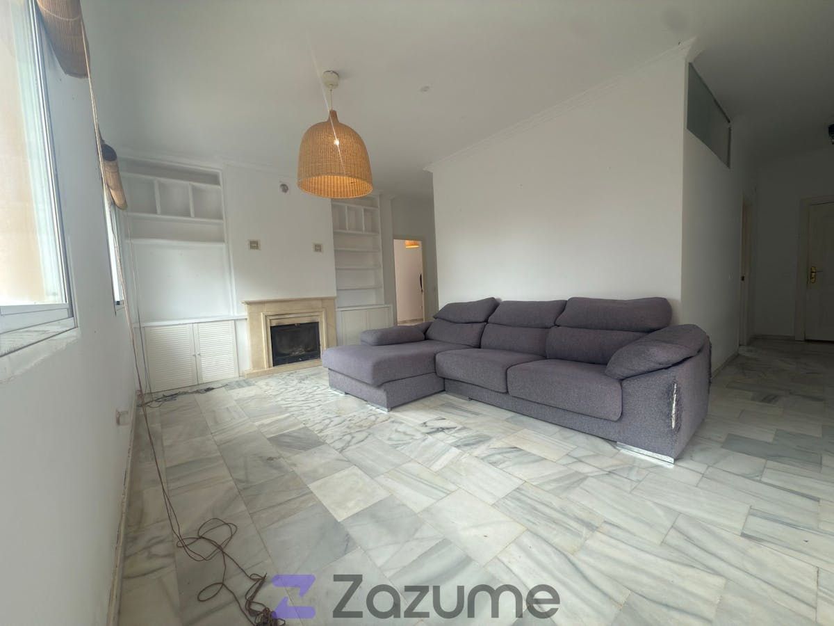 Sala d'estar de Pis de lloguer en Marbella amb Parquet, Terrassa i Piscina