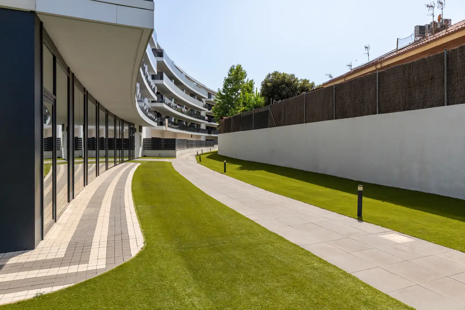 Vista exterior de Piso en venta en Abrera con Terraza, Trastero y Piscina comunitaria